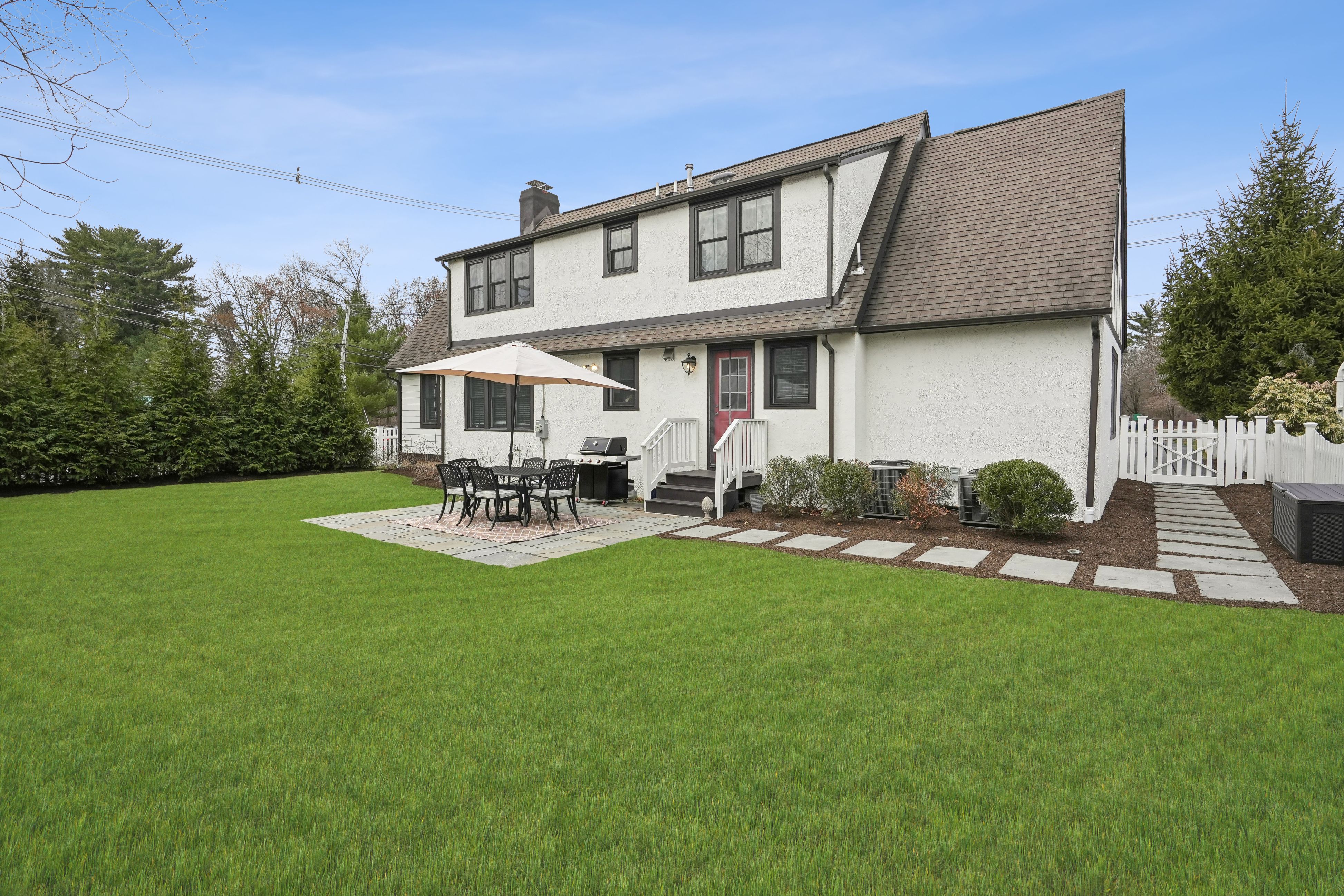 152 Loantaka Way 