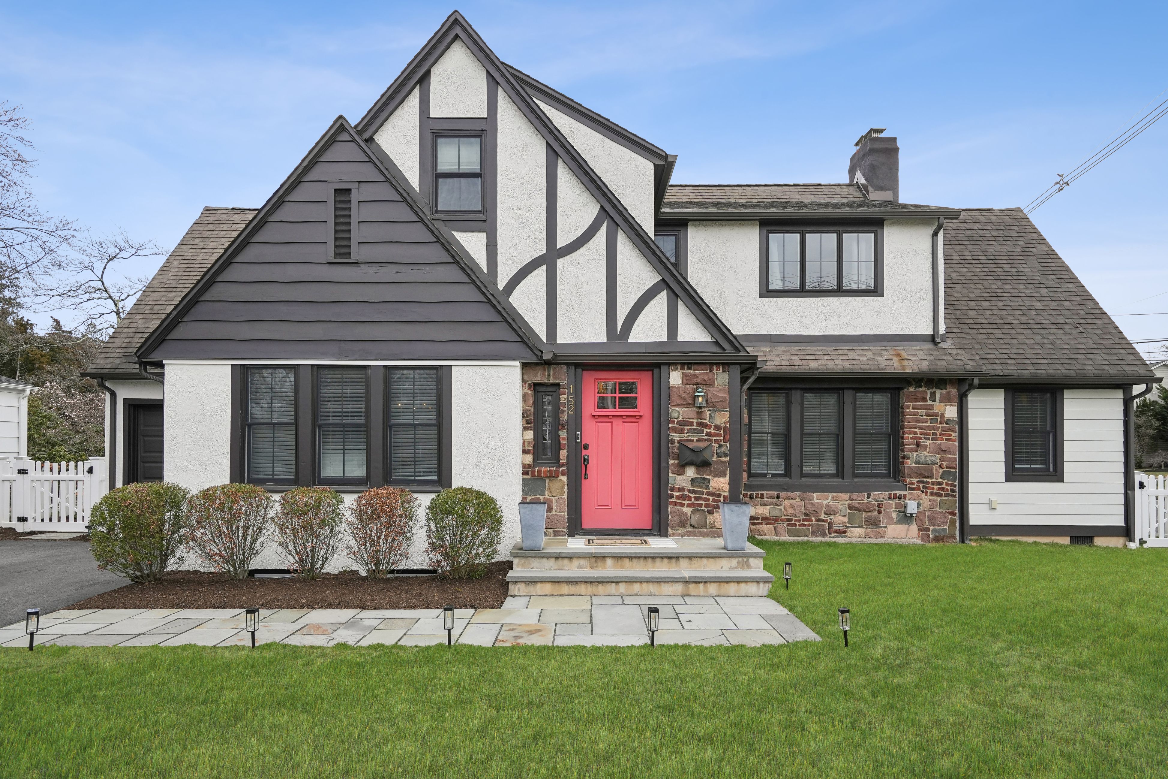 152 Loantaka Way 