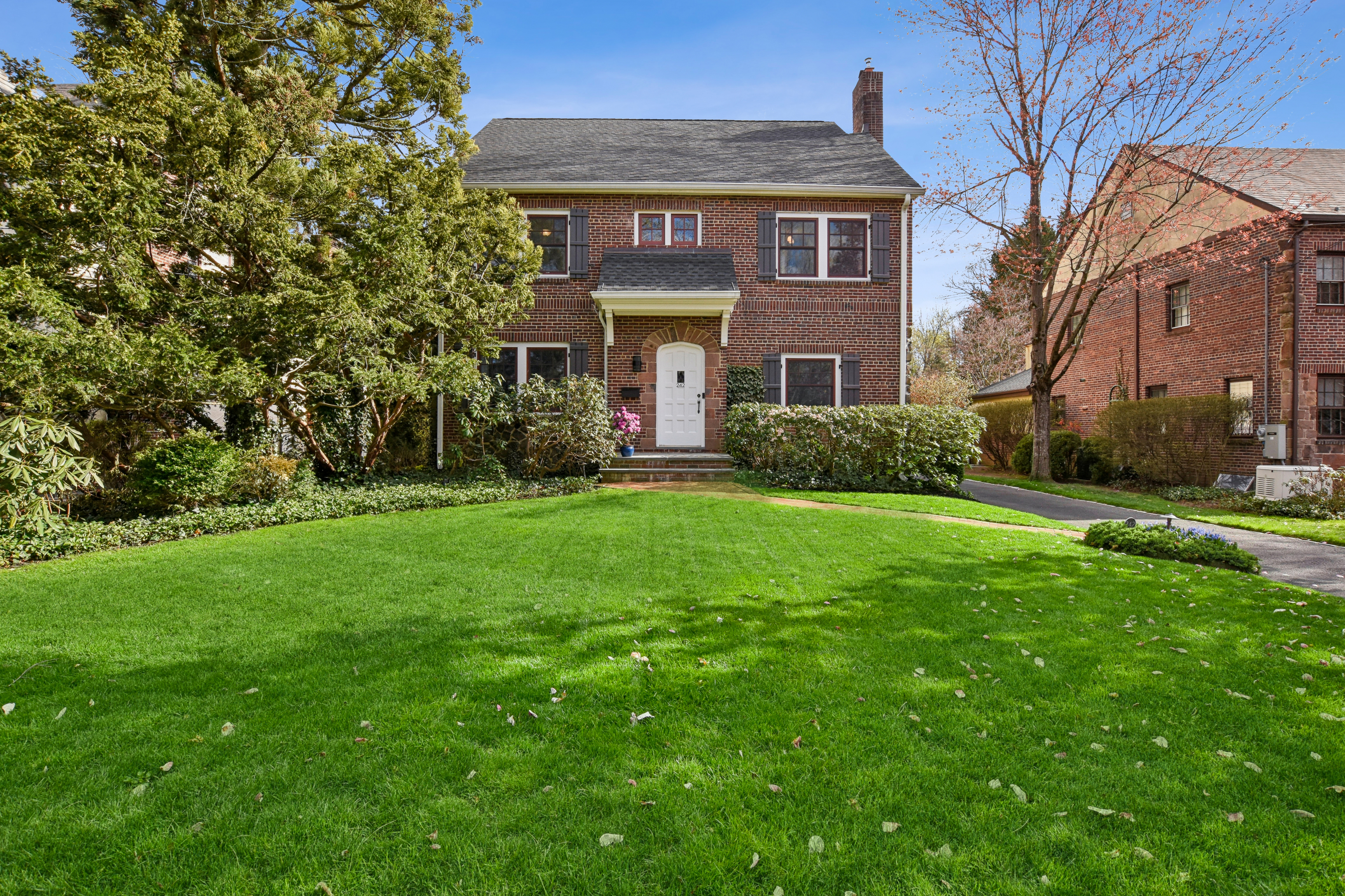 242 Kent Place Boulevard 