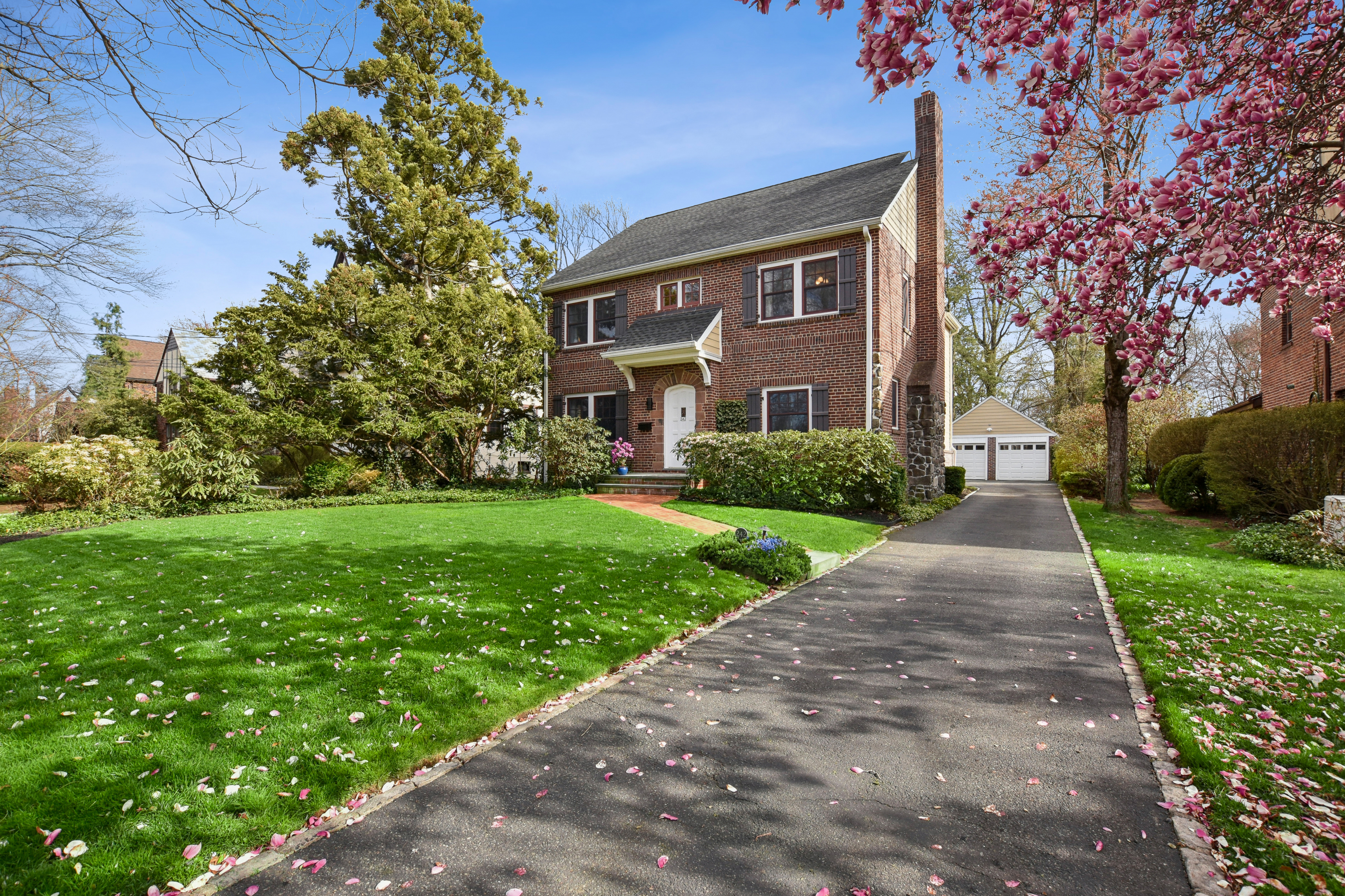 242 Kent Place Boulevard 