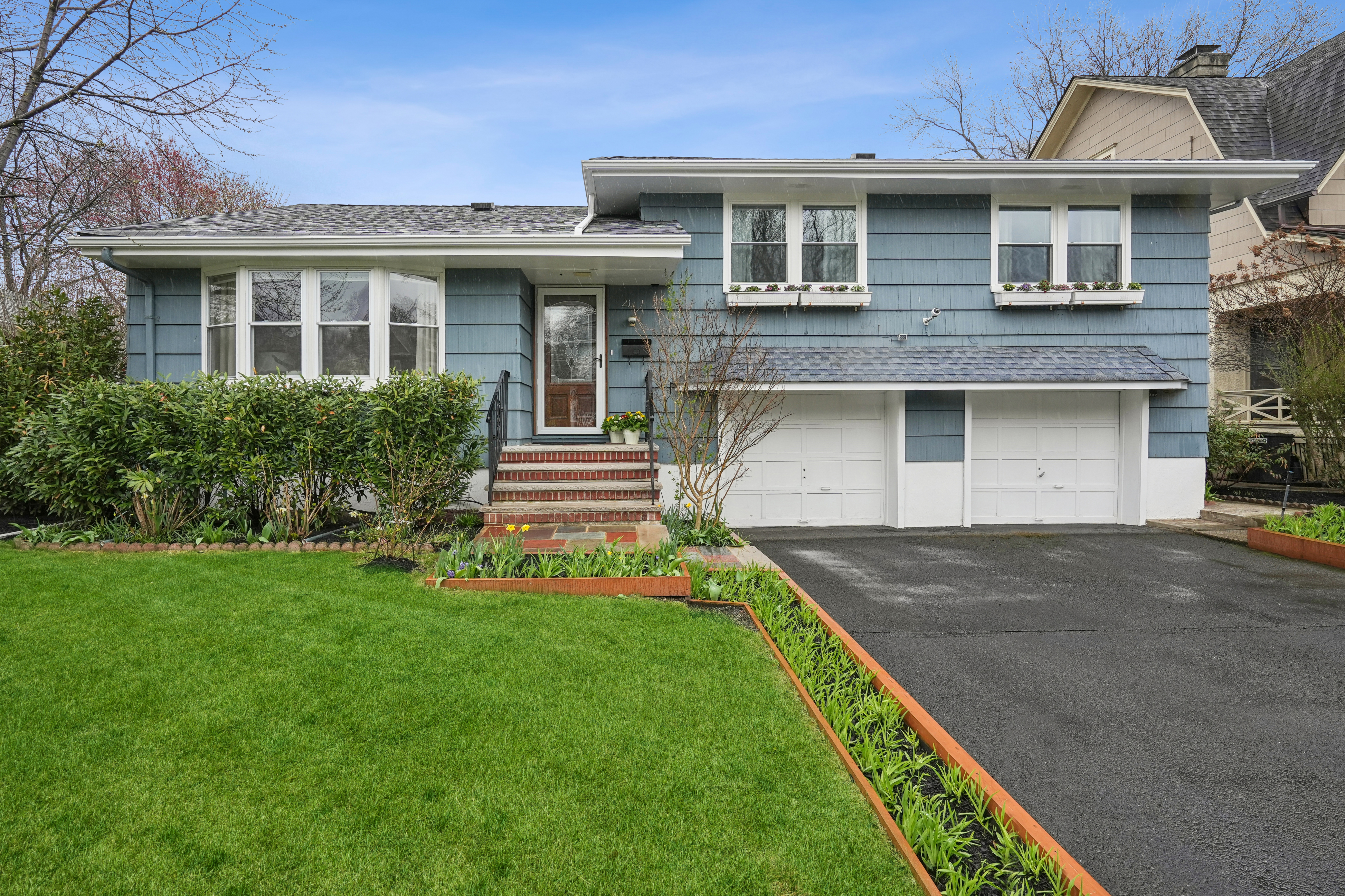 21 Hillside Avenue 