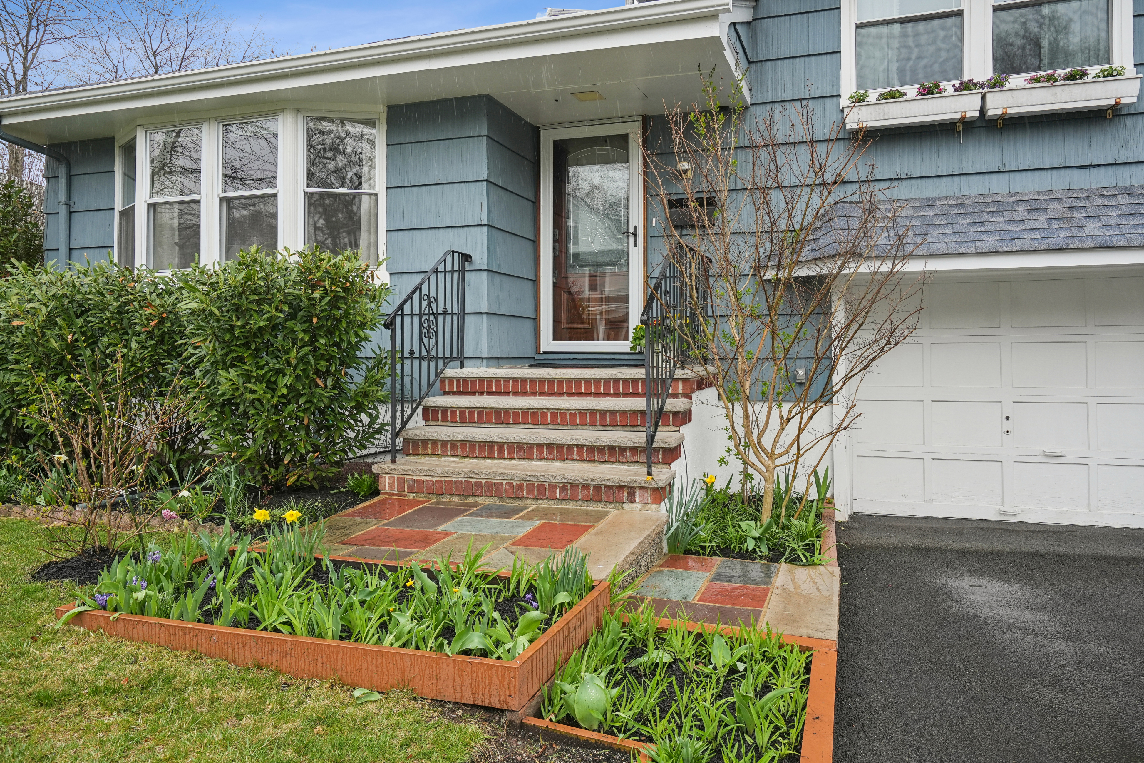 21 Hillside Avenue 