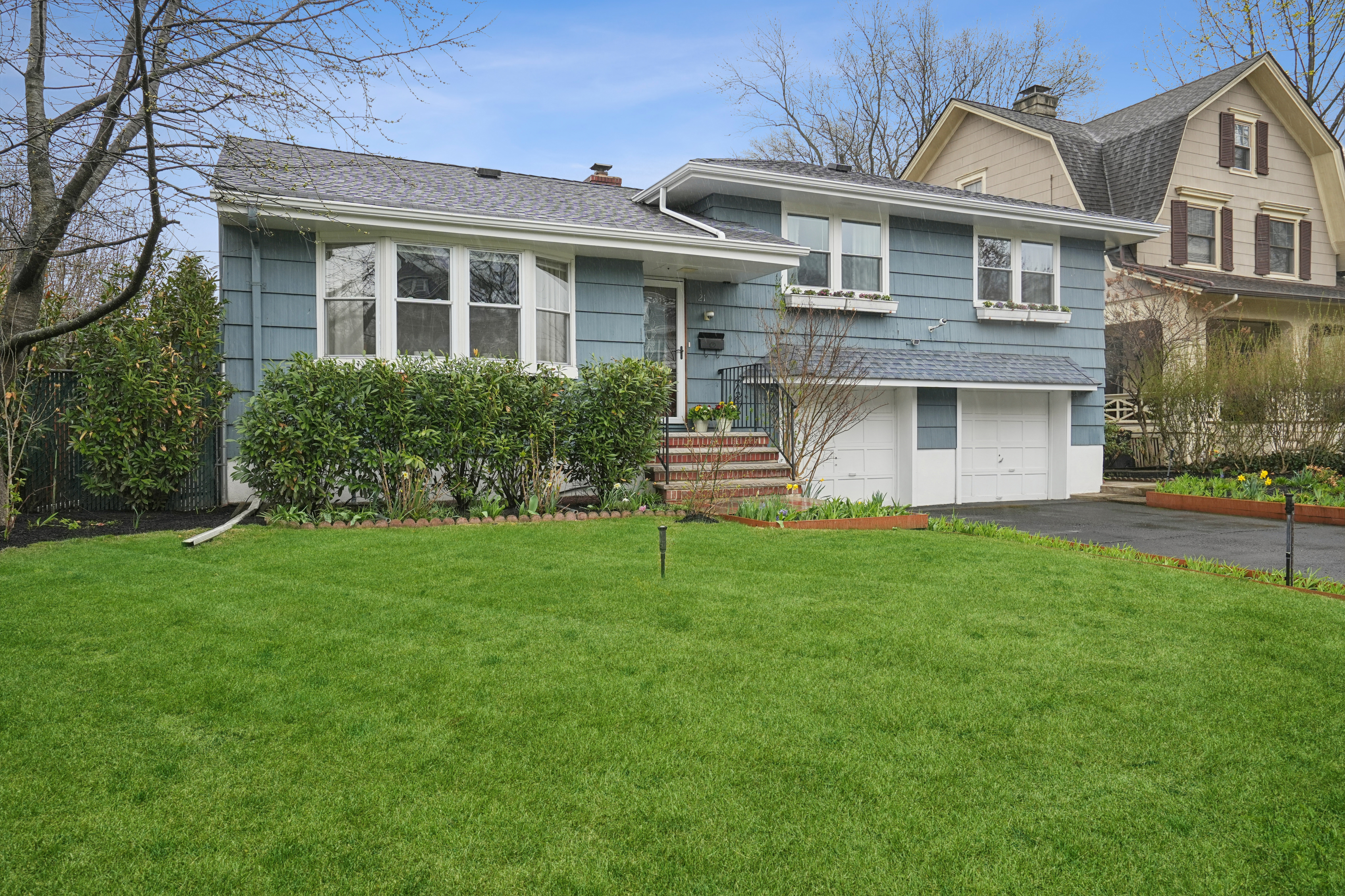 21 Hillside Avenue 