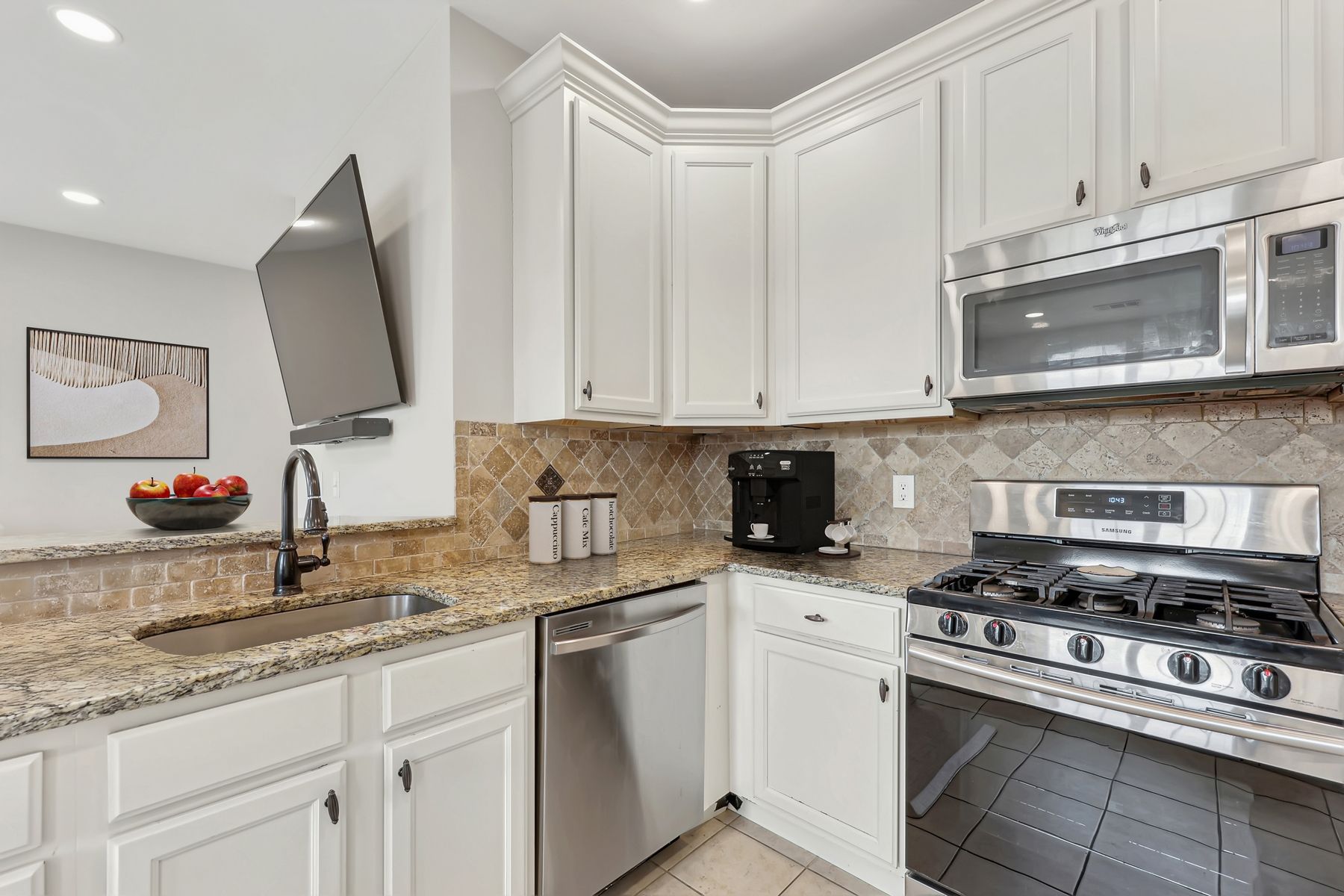 410 Howe Ave Unit# 8