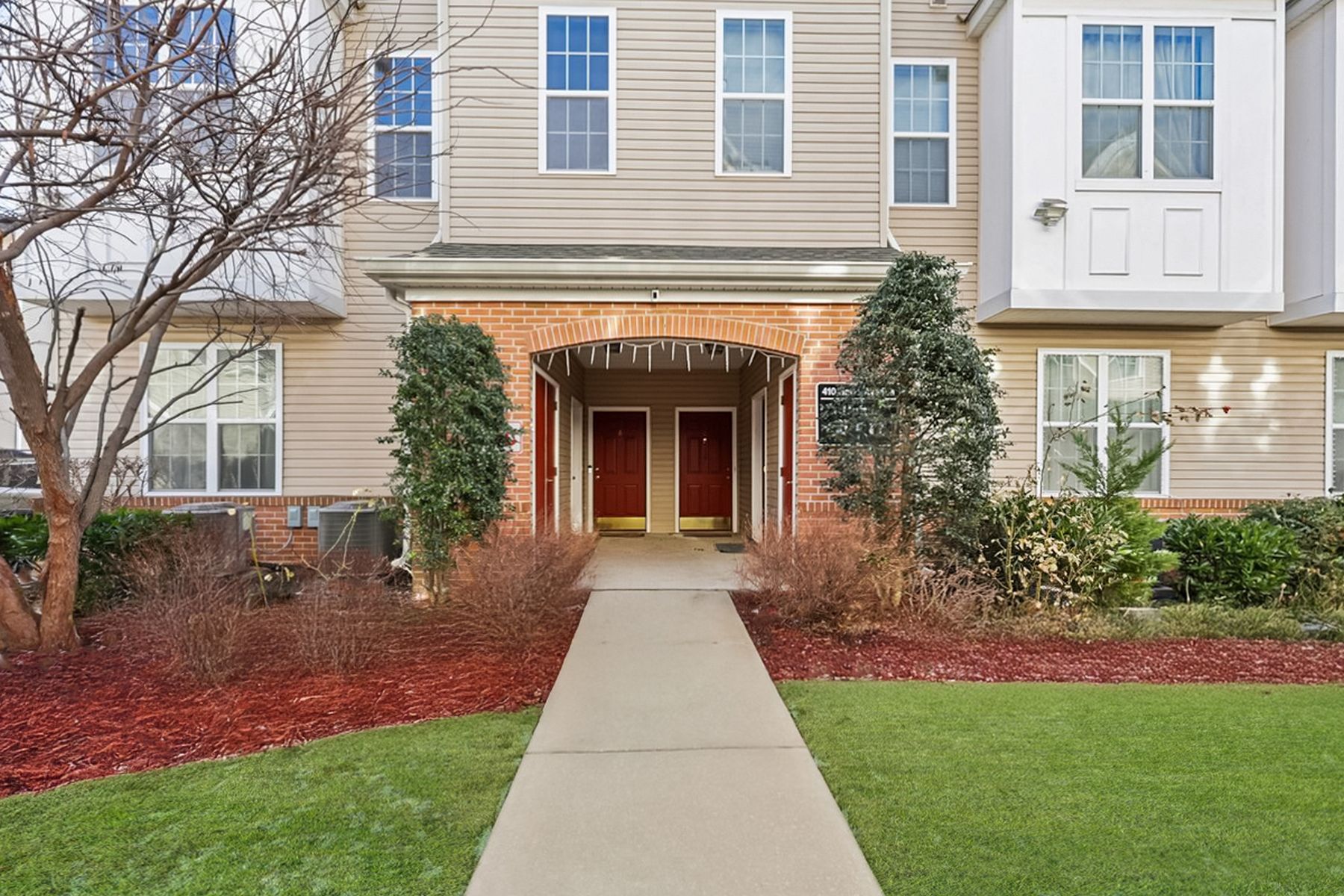 410 Howe Ave Unit# 8