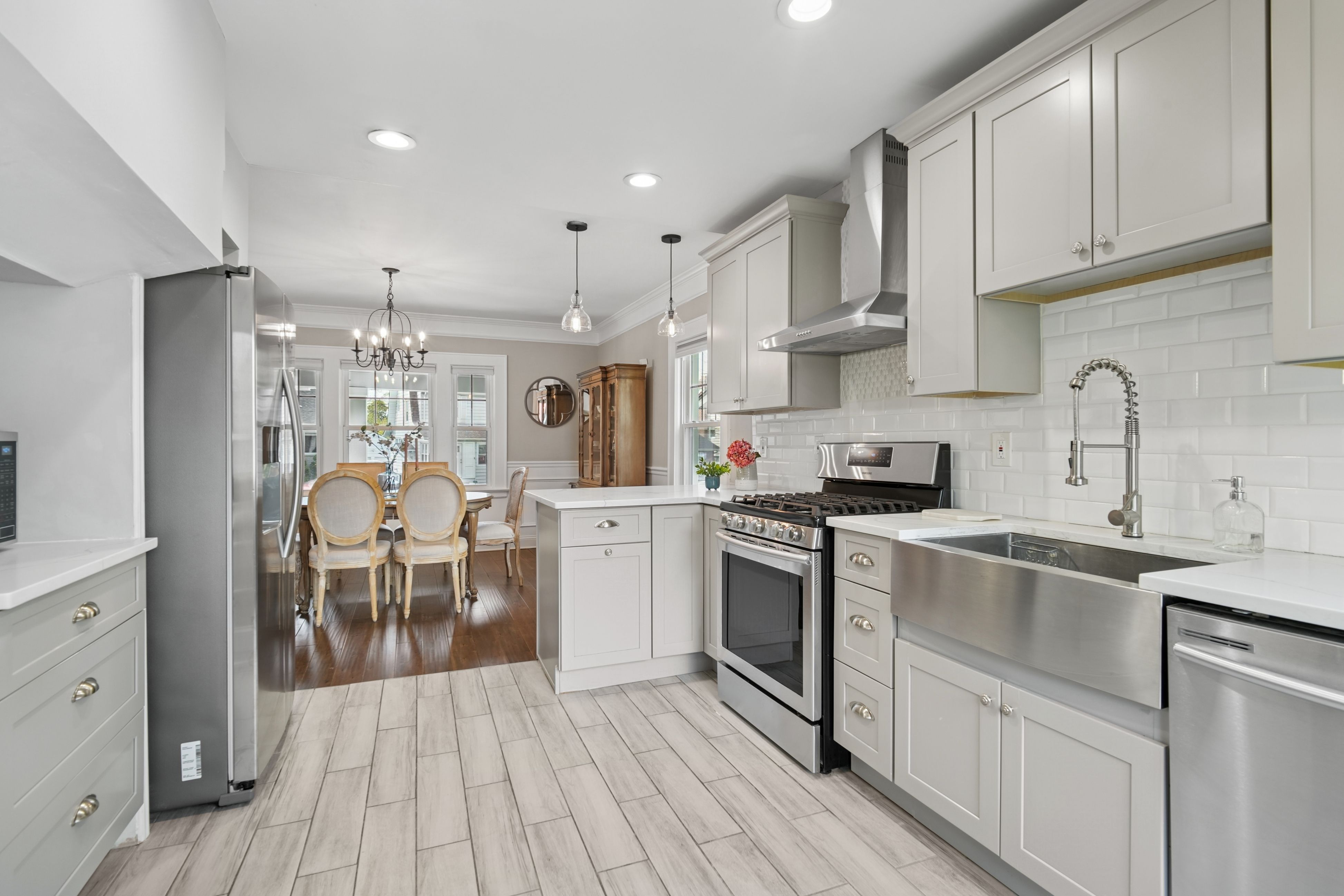 6 Lobell Court 