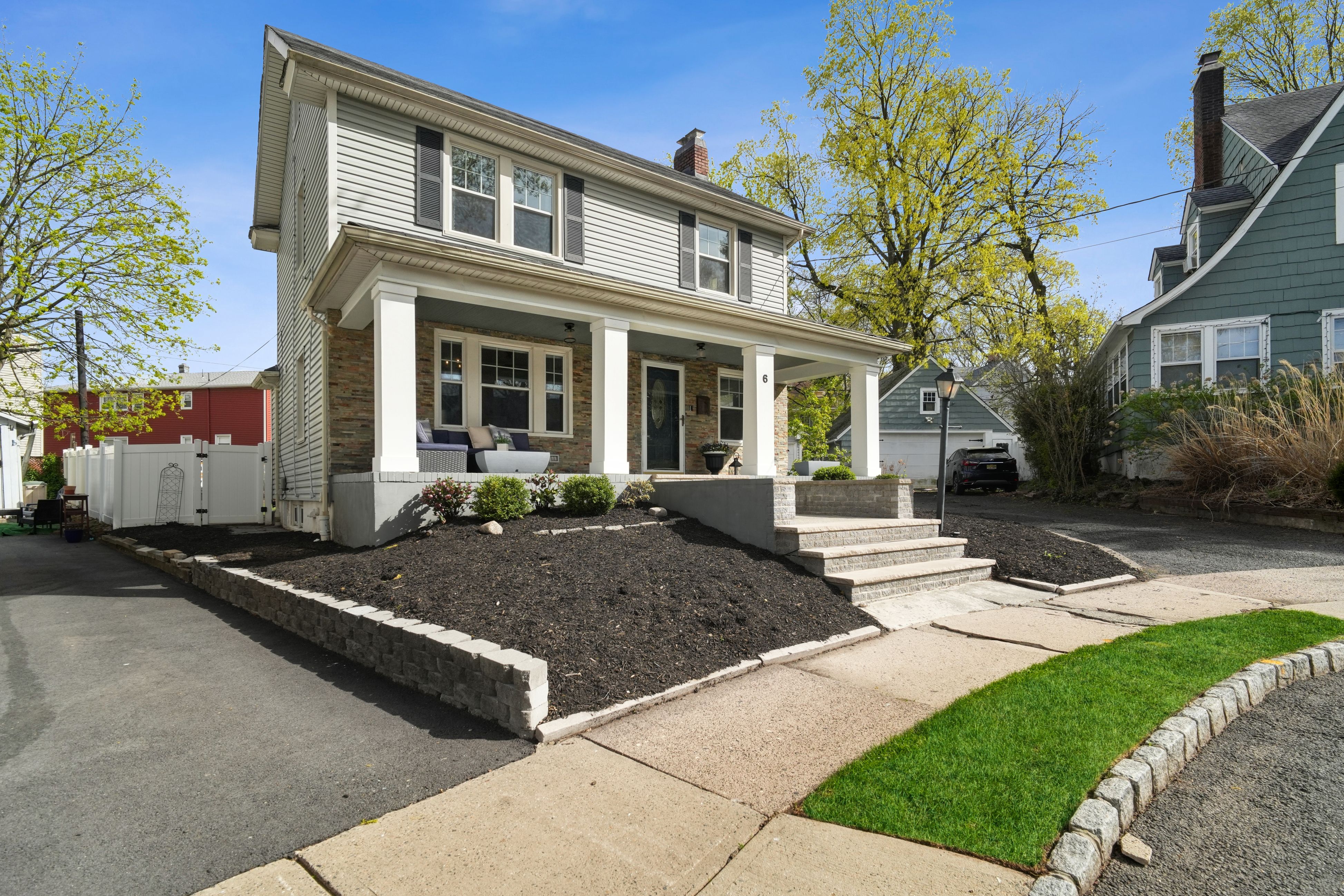 6 Lobell Court 