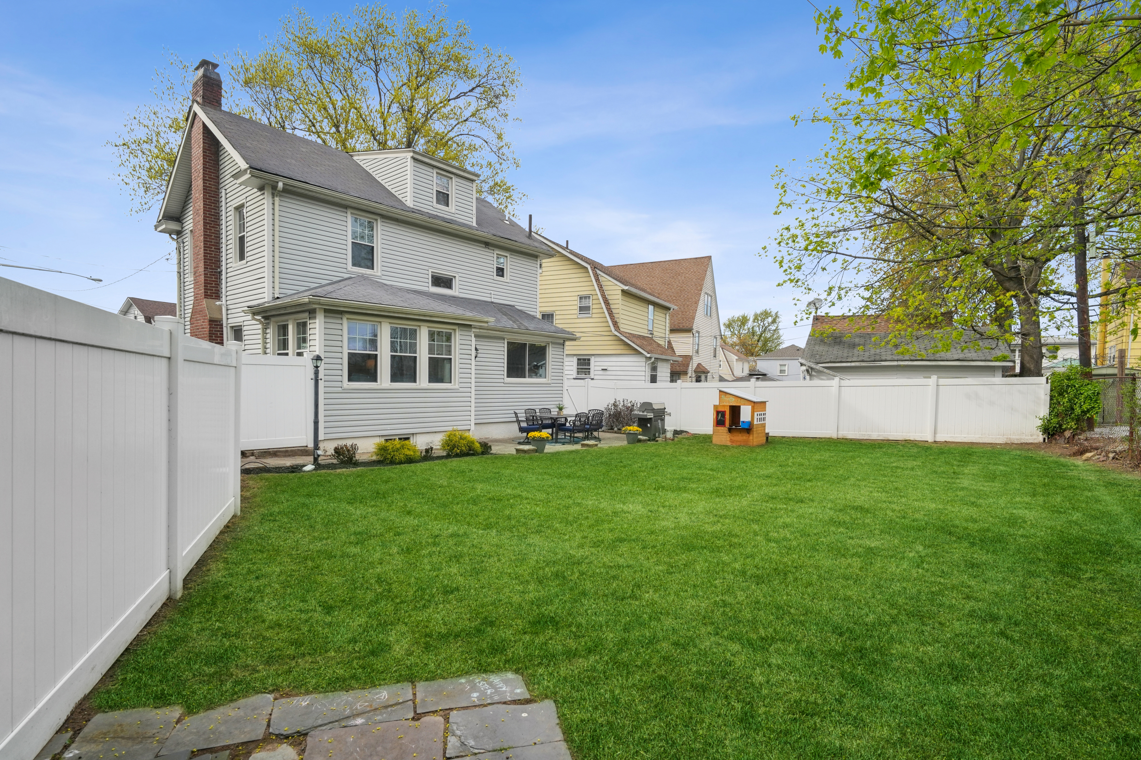 6 Lobell Court 