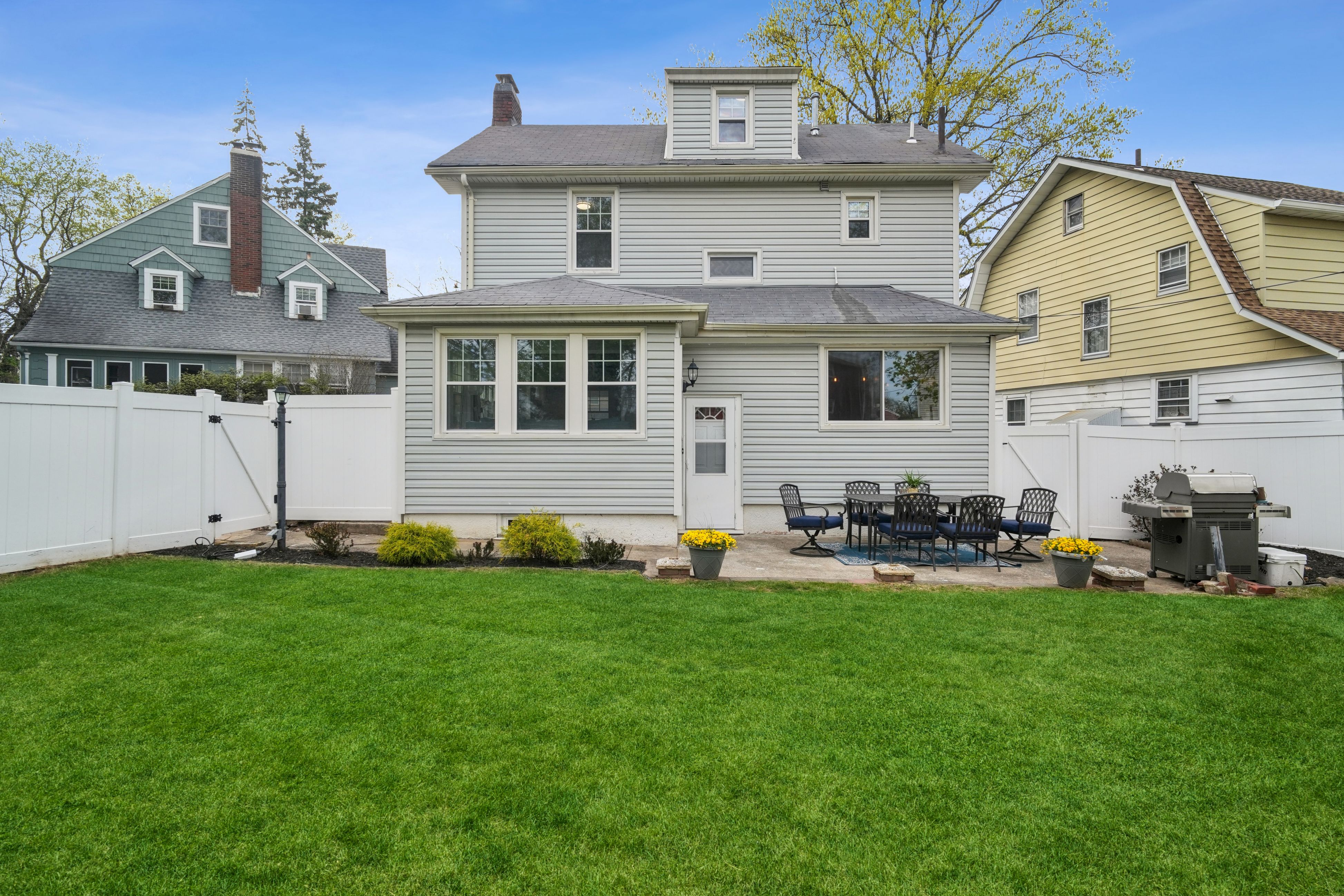 6 Lobell Court 
