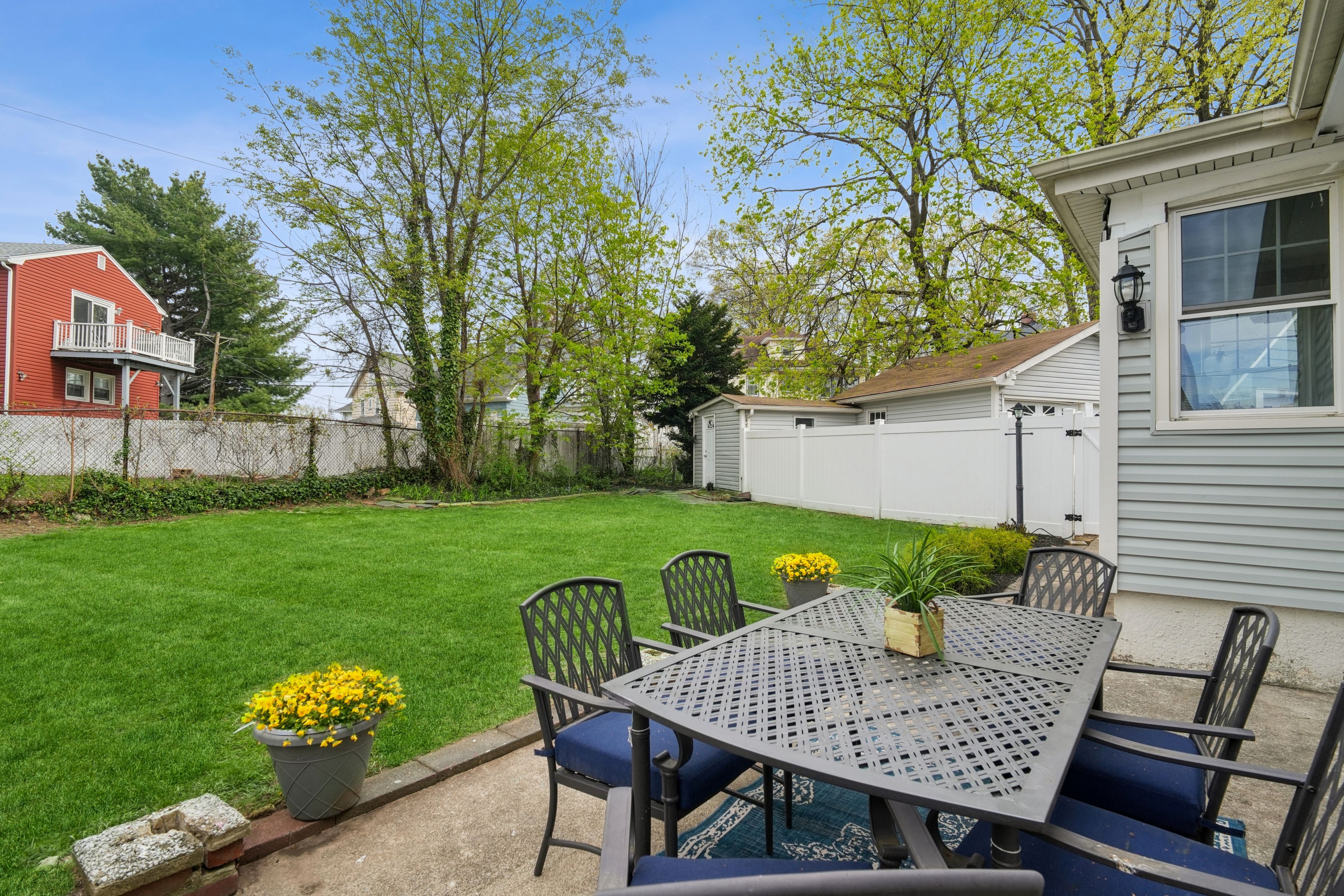 6 Lobell Court 