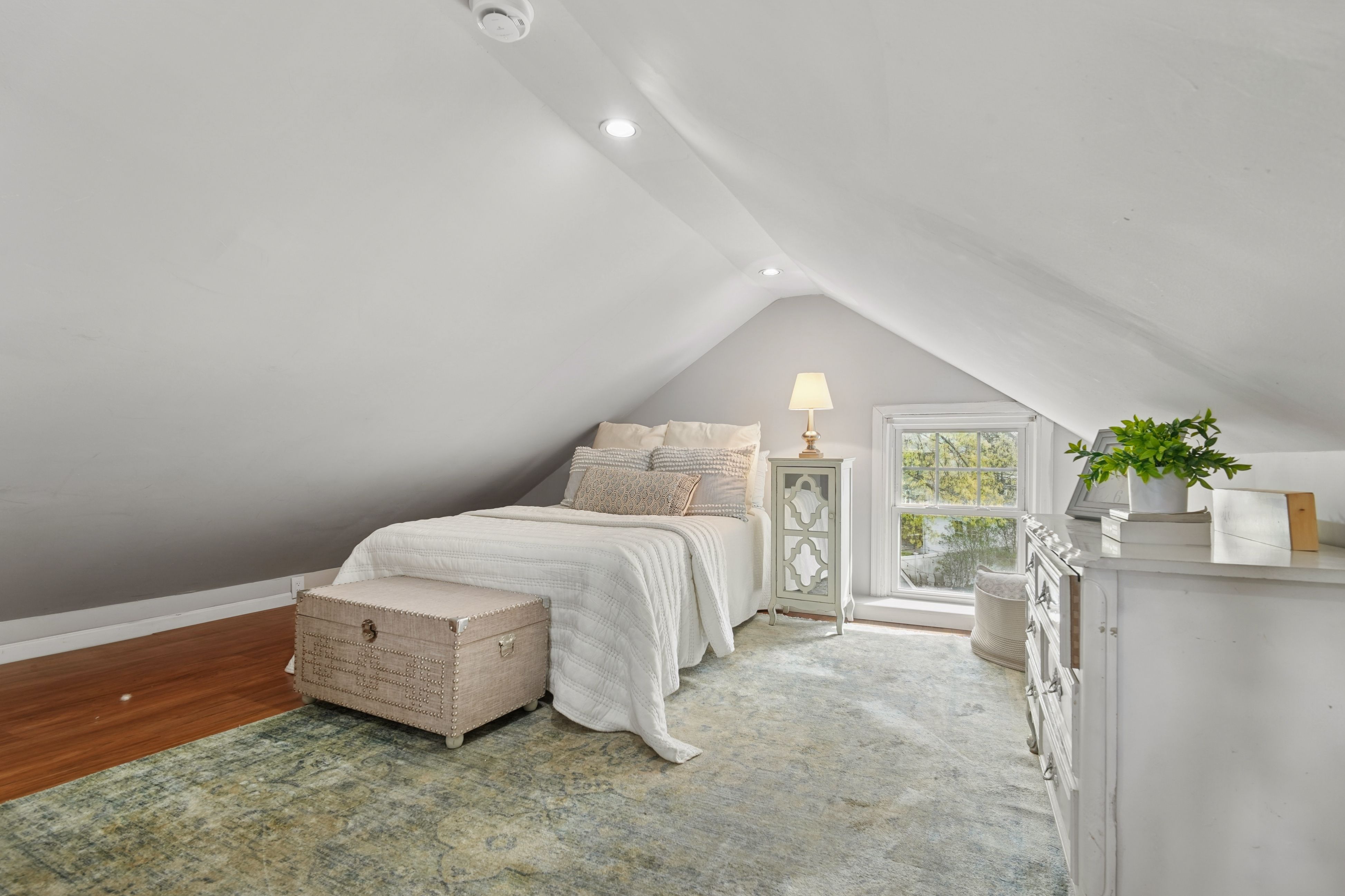 6 Lobell Court 