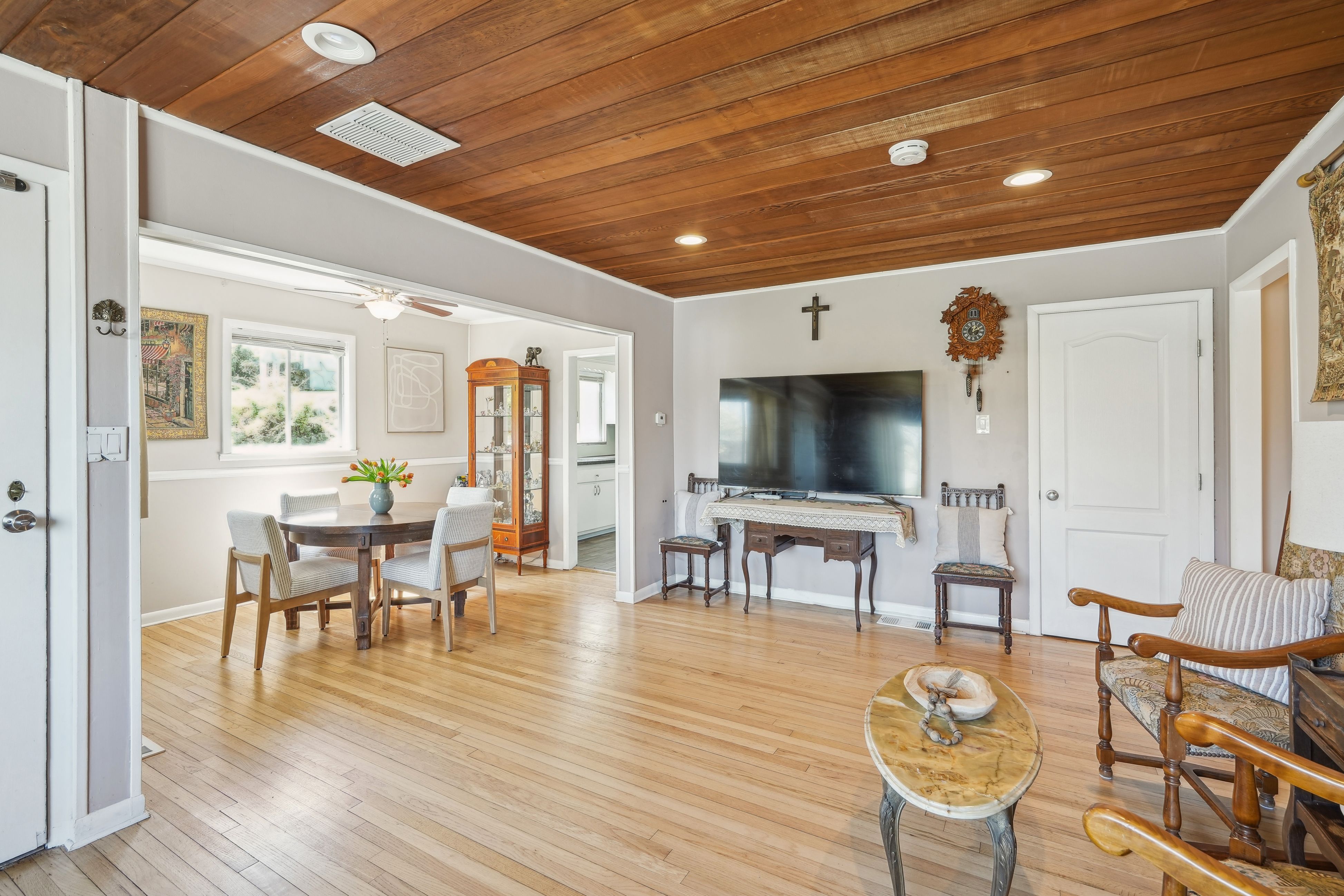 24 Grandview Avenue 