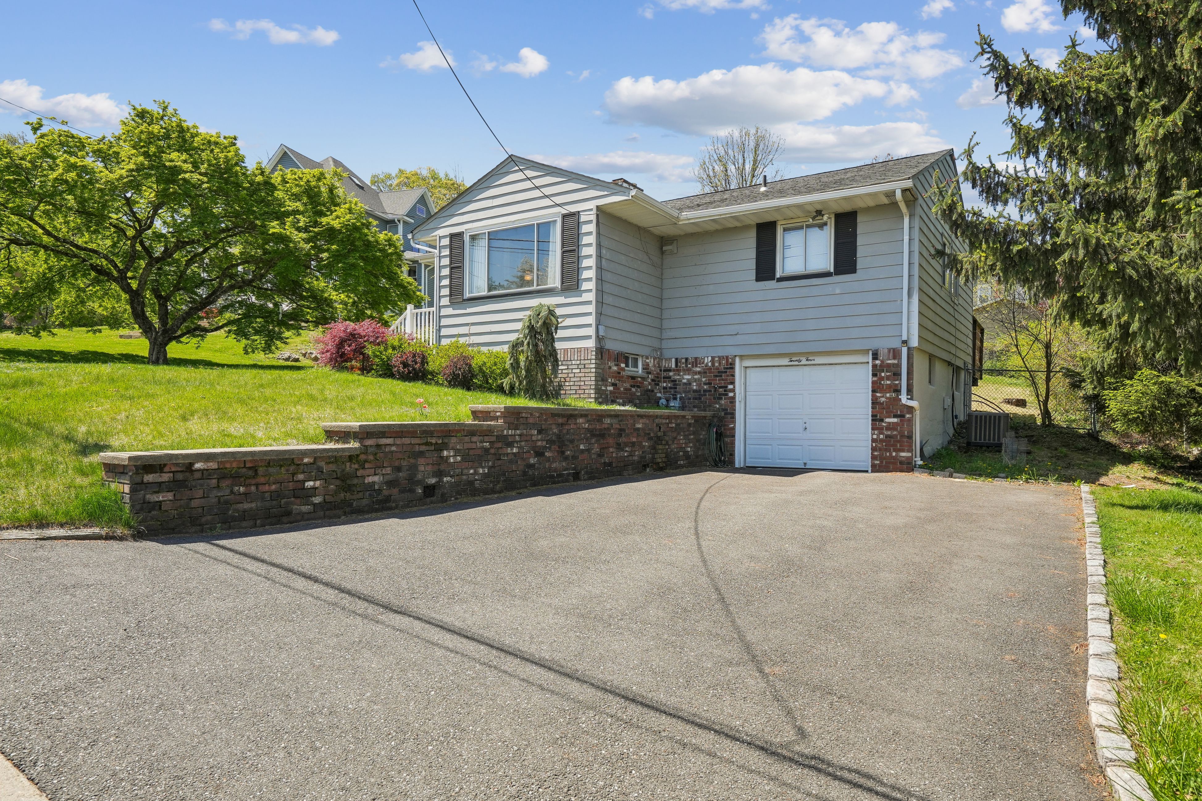 24 Grandview Avenue 