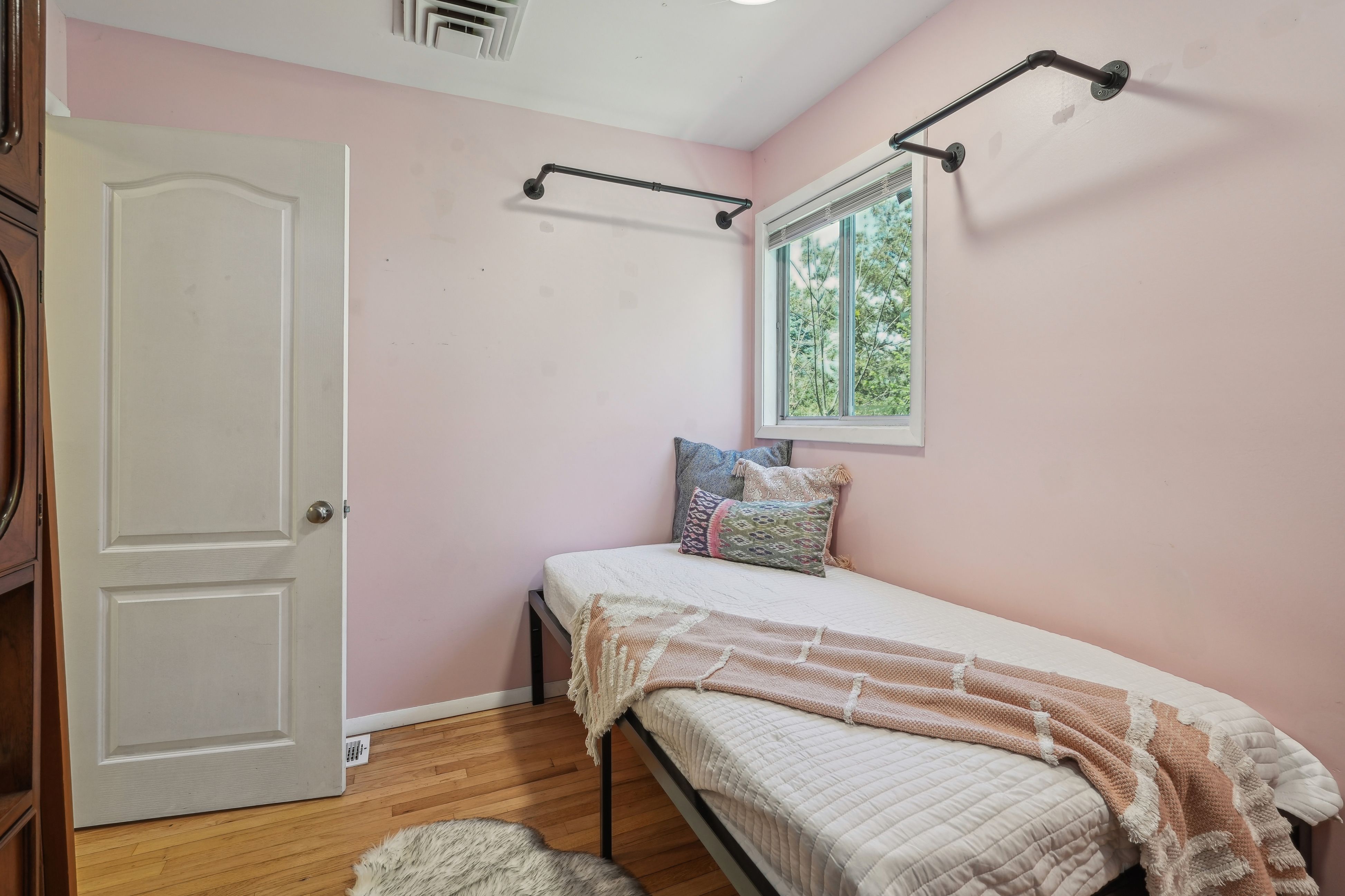 24 Grandview Avenue 