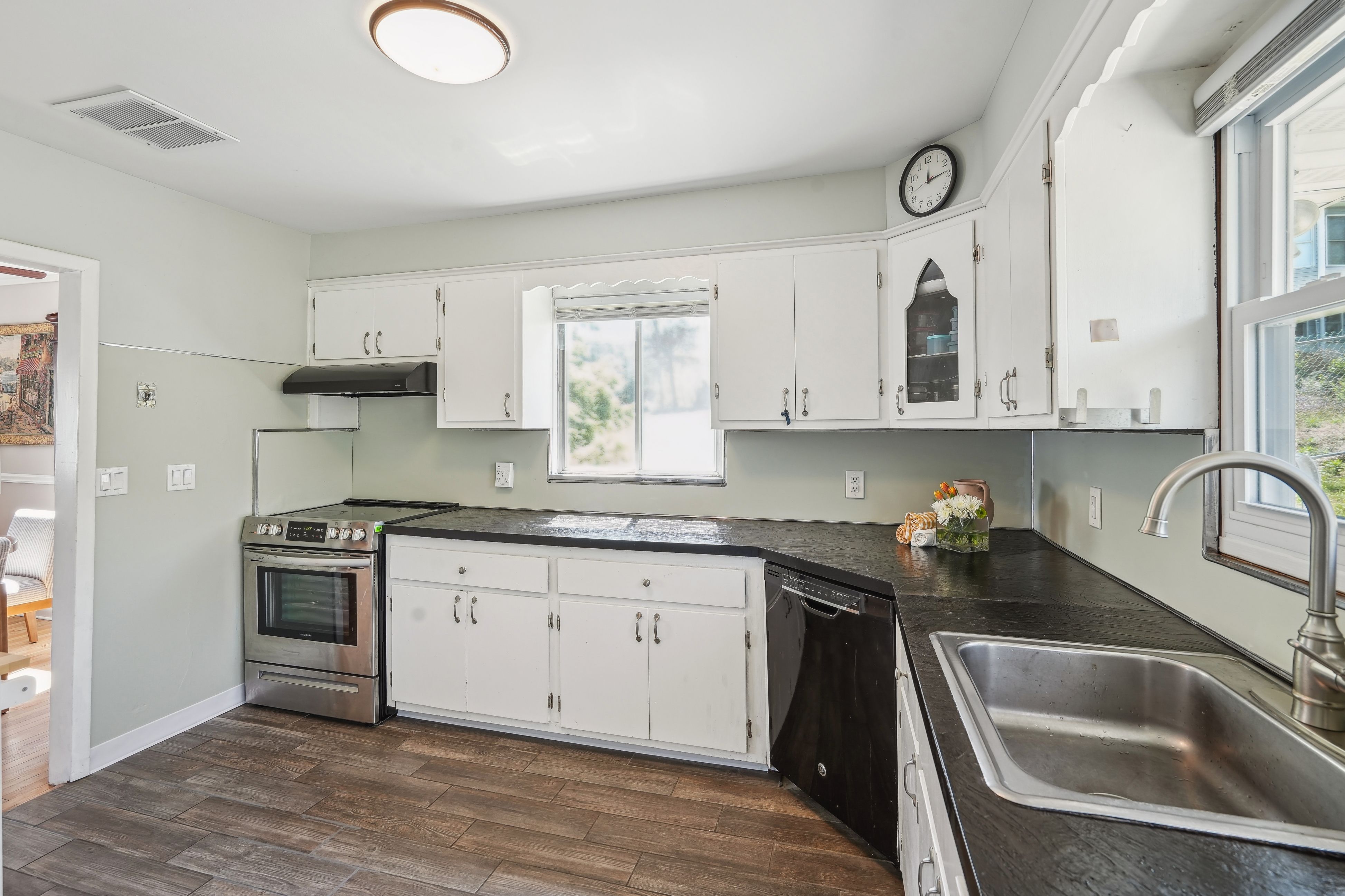 24 Grandview Avenue 