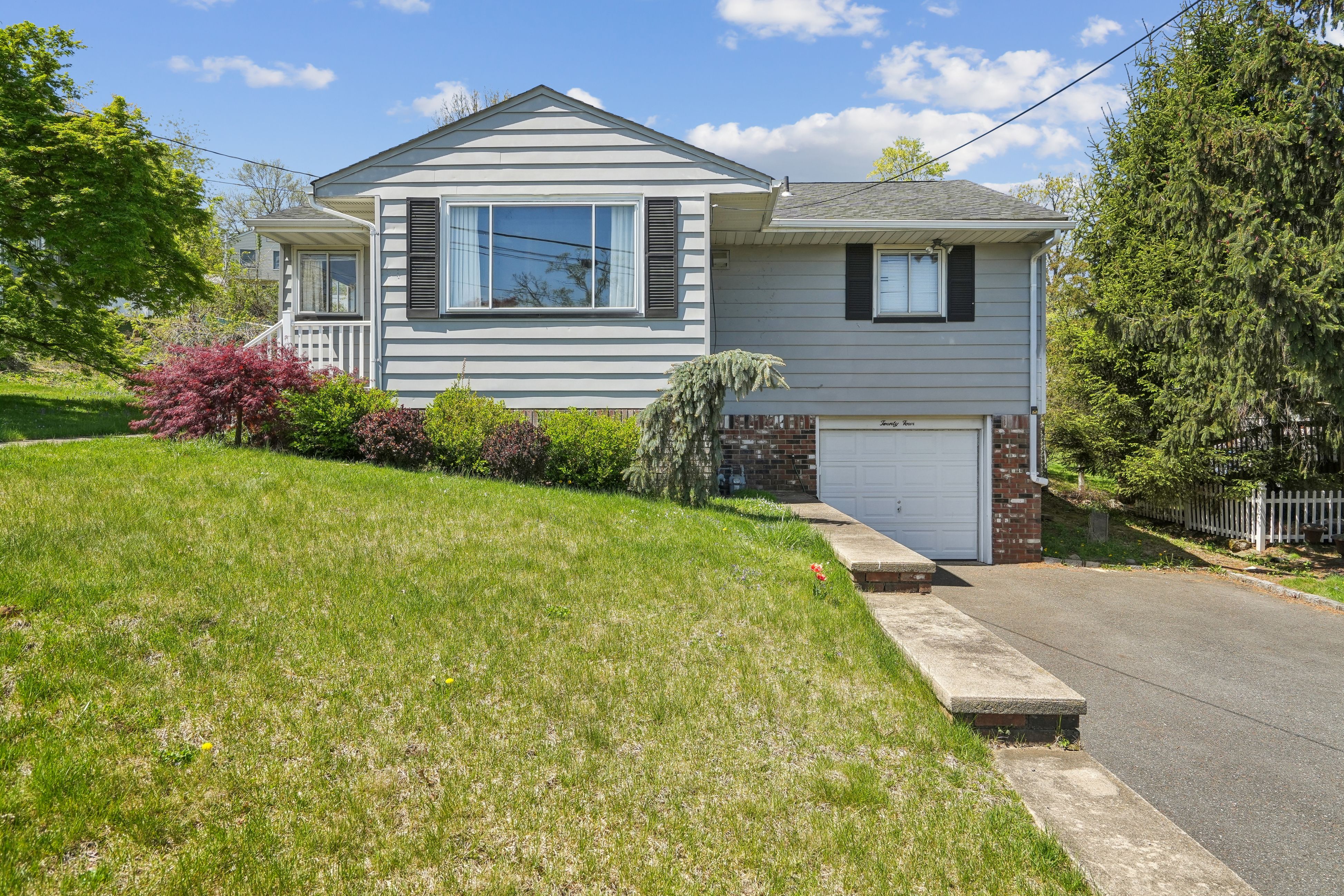 24 Grandview Avenue 