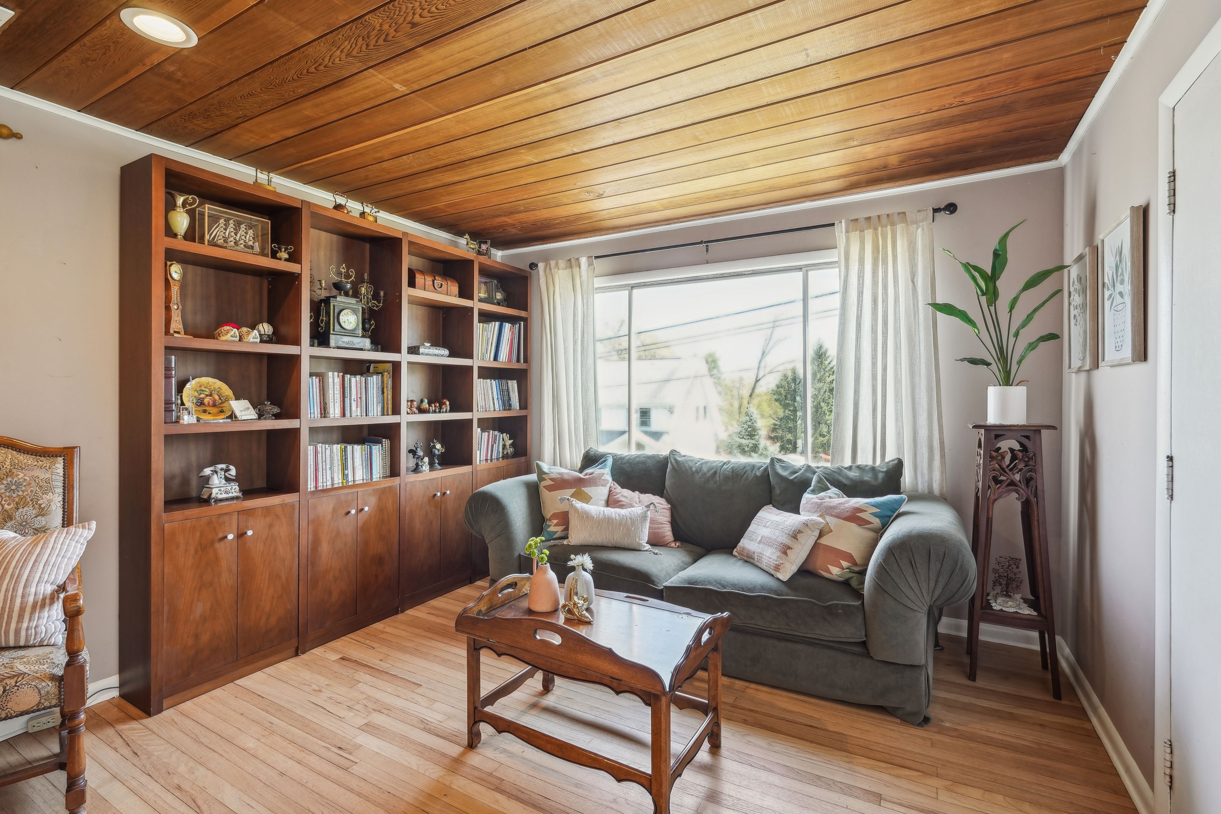 24 Grandview Avenue 