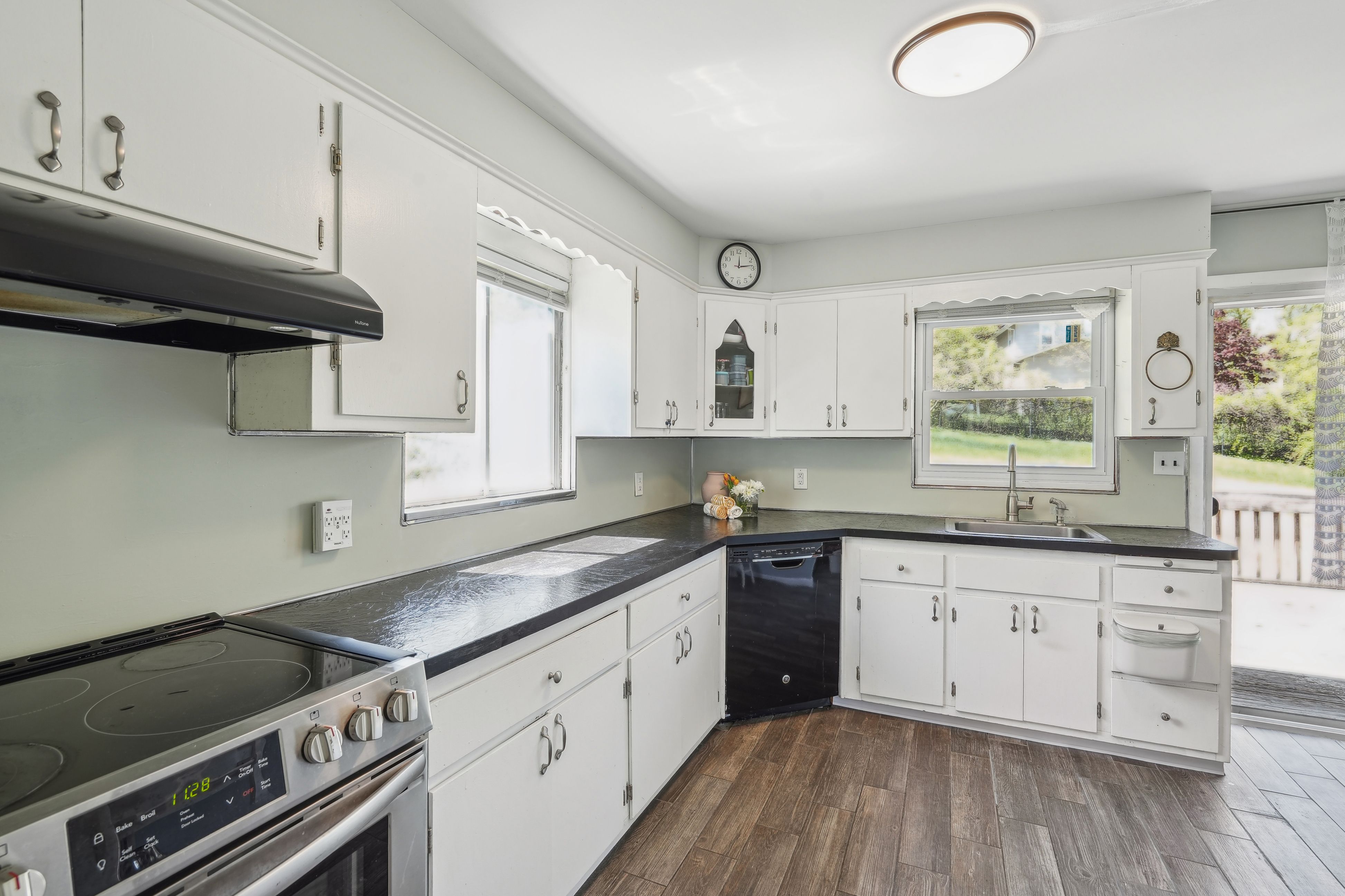 24 Grandview Avenue 