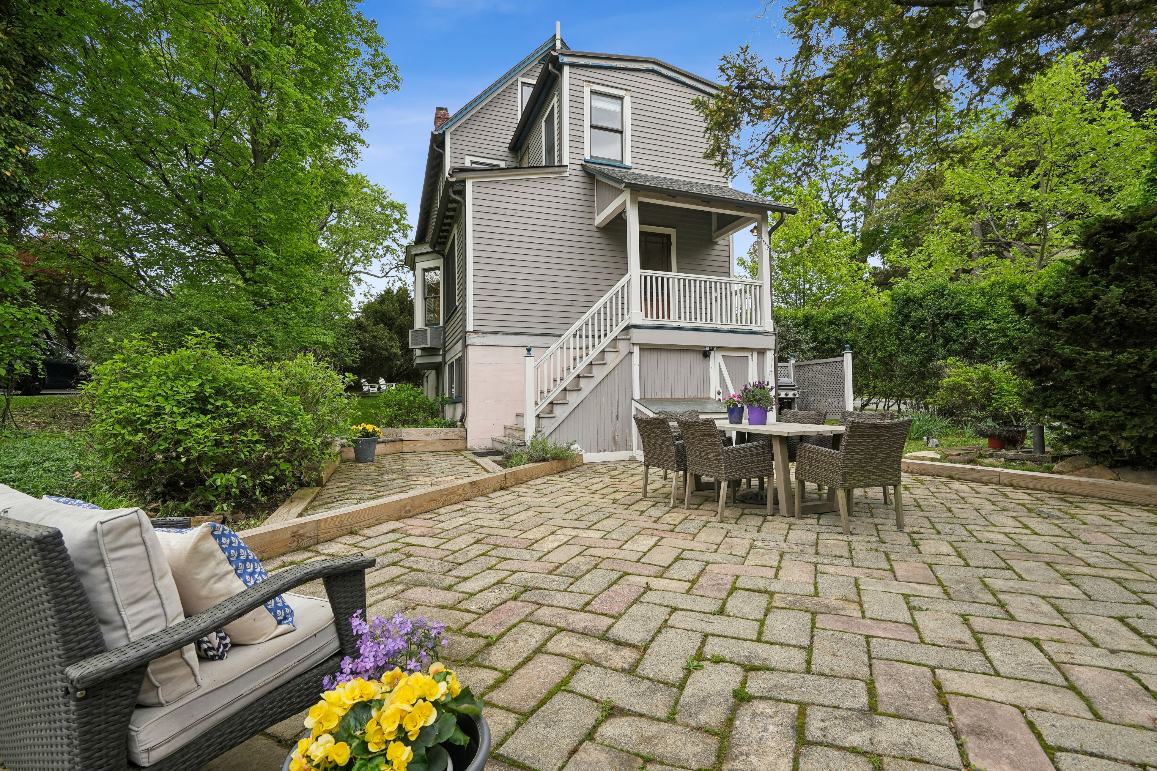 385 Grove Street 