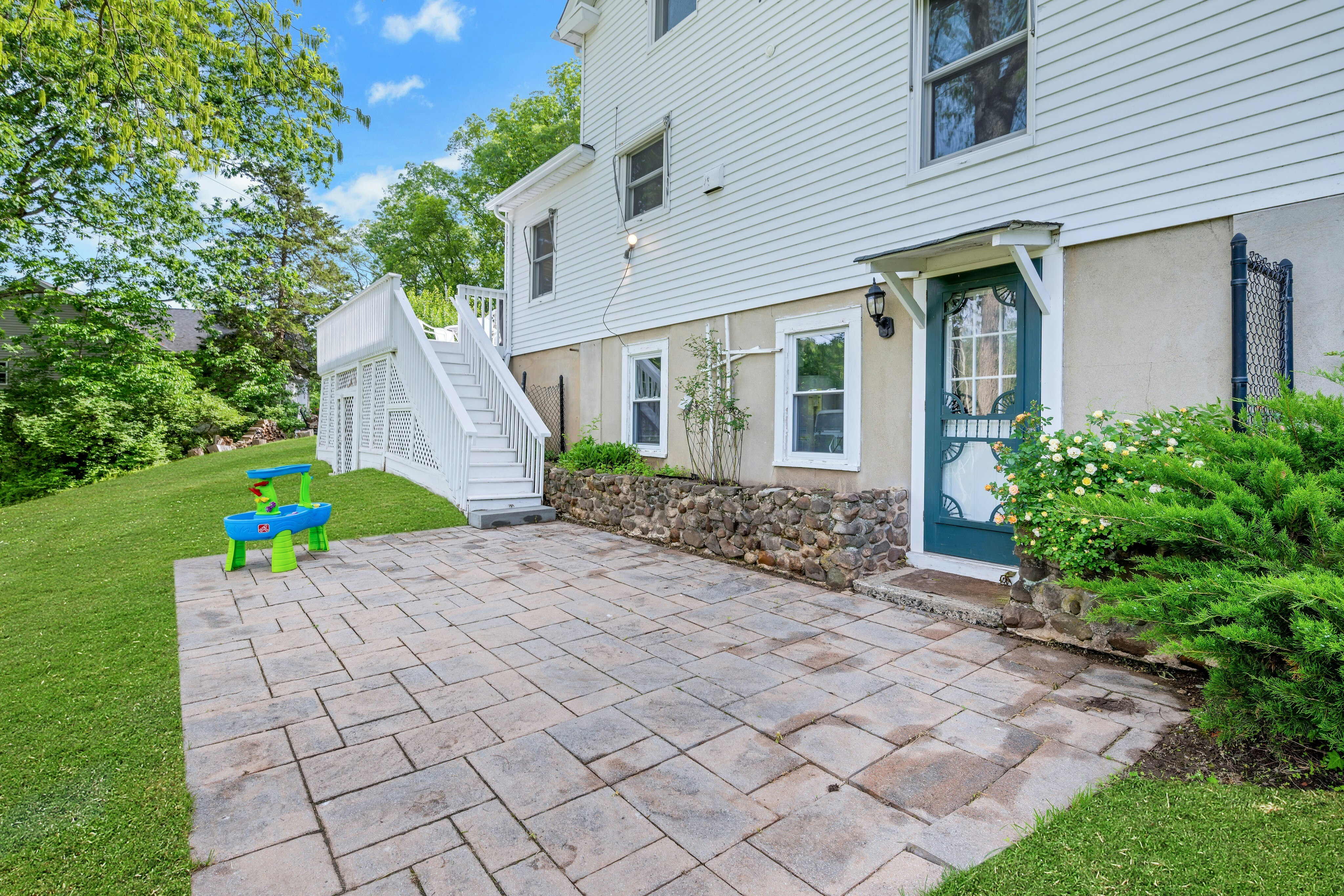 44 Stanley Avenue 