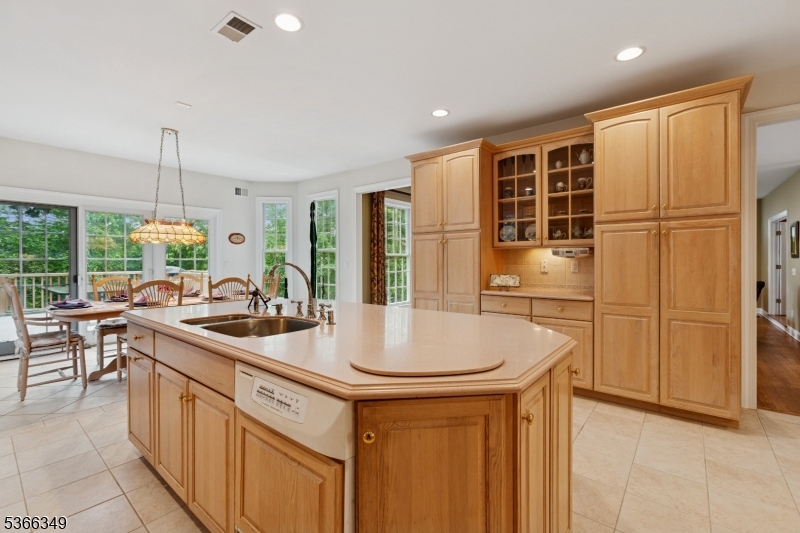 7 Pershing Ct