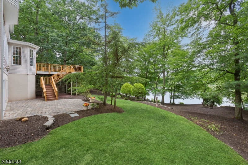 7 Pershing Ct