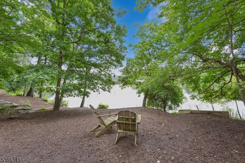 7 Pershing Ct