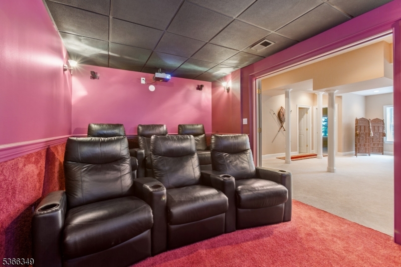 7 Pershing Ct