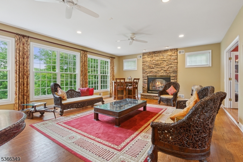 7 Pershing Ct