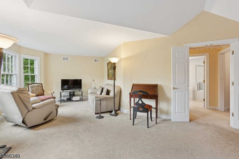 7 Pershing Ct
