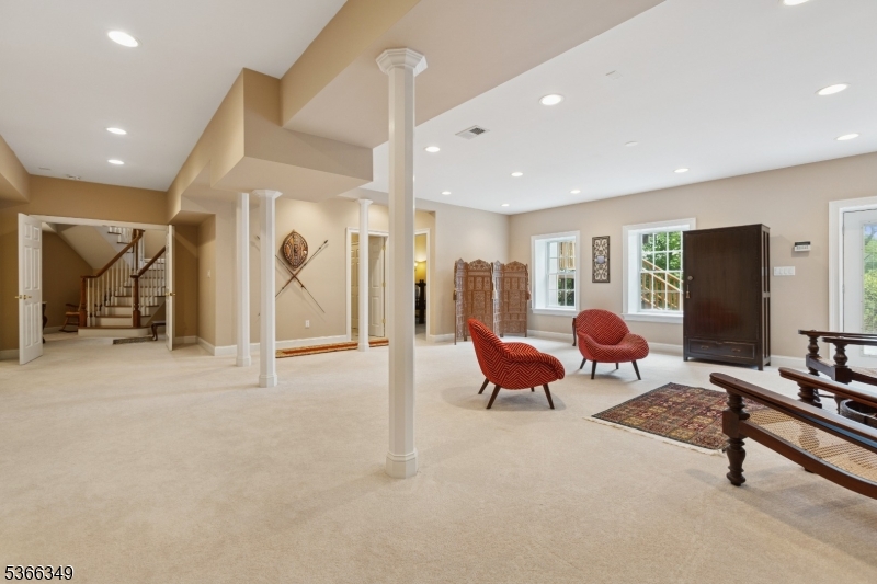 7 Pershing Ct