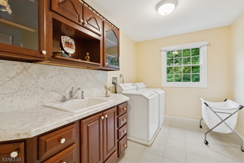 7 Pershing Ct