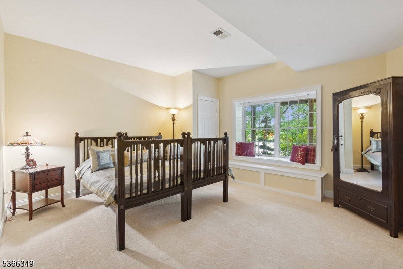 7 Pershing Ct
