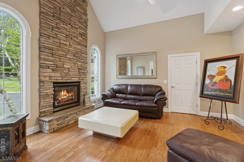 7 Pershing Ct