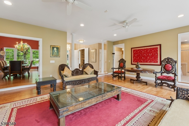 7 Pershing Ct