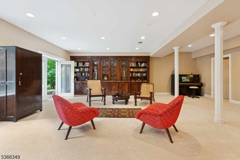 7 Pershing Ct