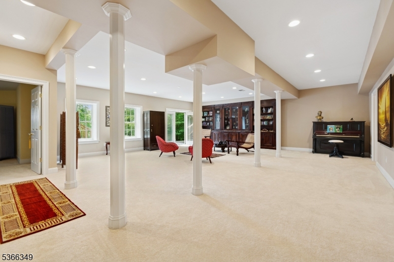 7 Pershing Ct