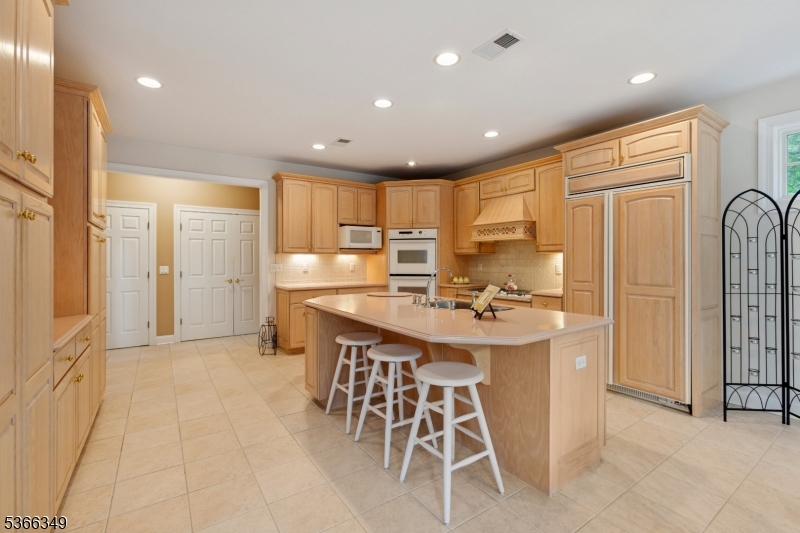 7 Pershing Ct