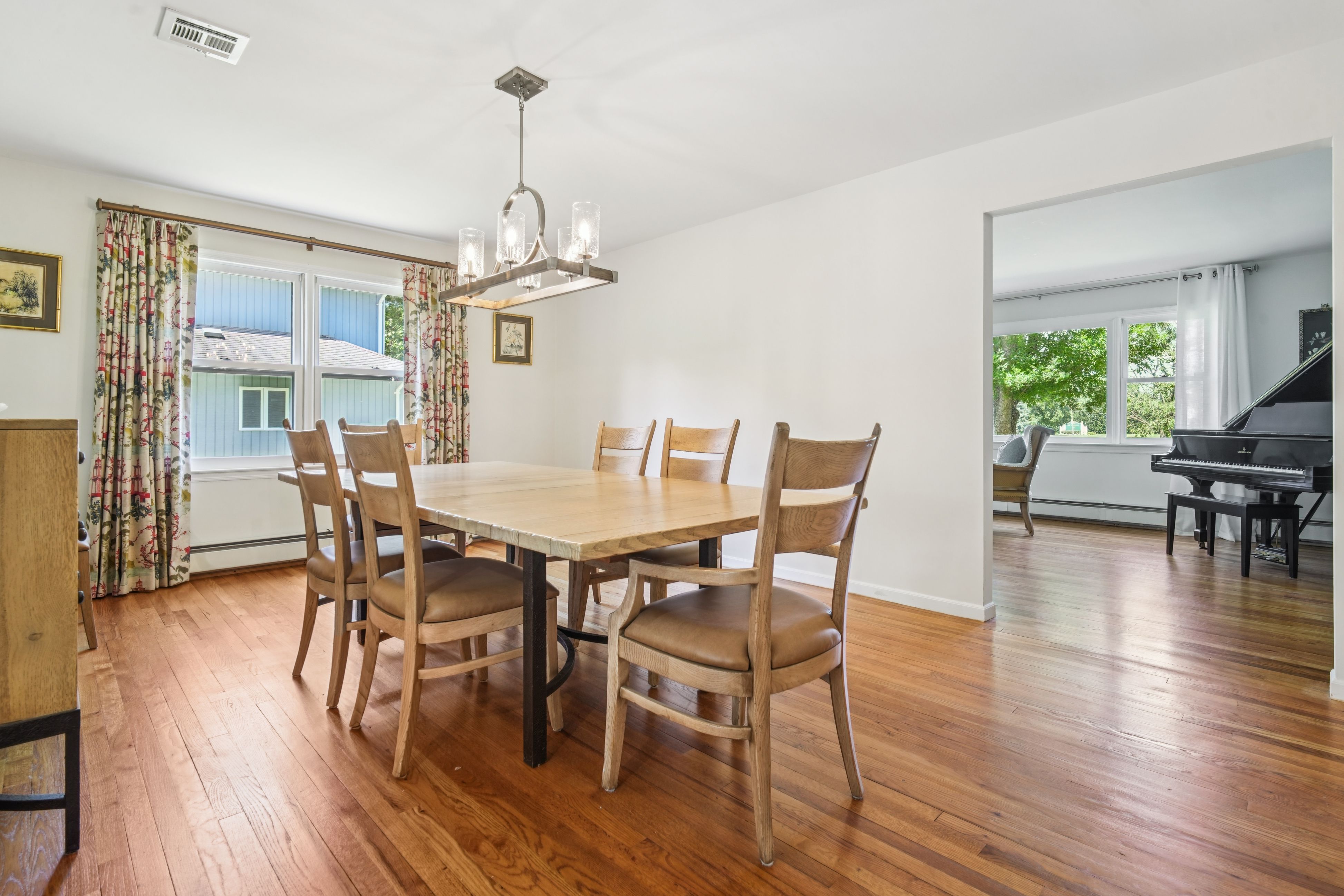 4 Dickens Court 