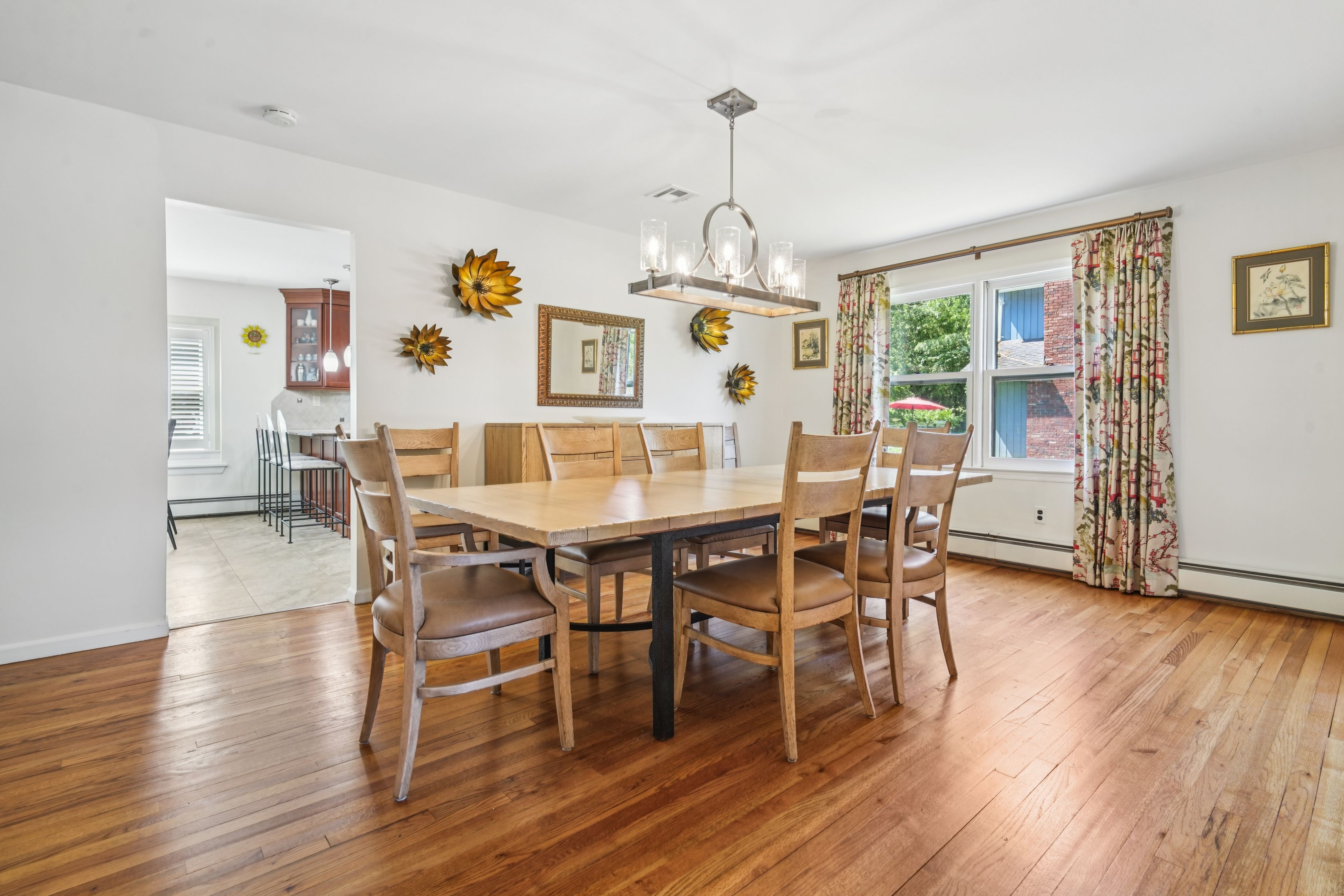 4 Dickens Court 