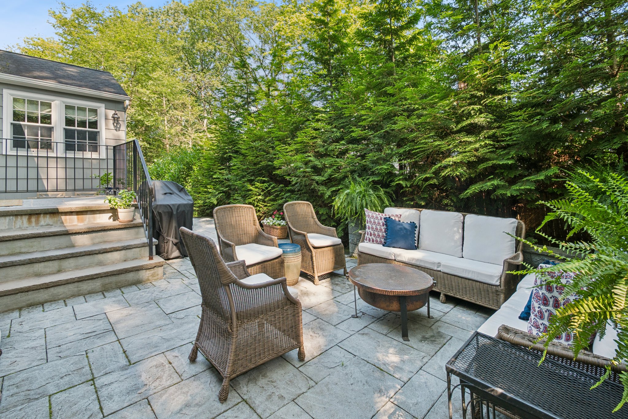 33 Tall Oaks Drive, New Providence 