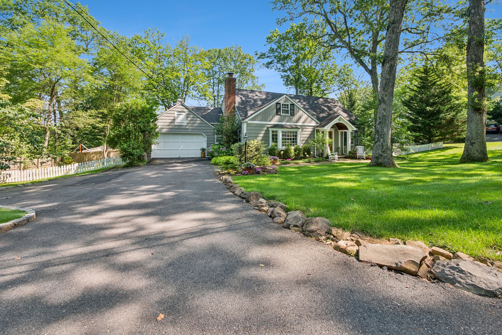 33 Tall Oaks Drive, New Providence 