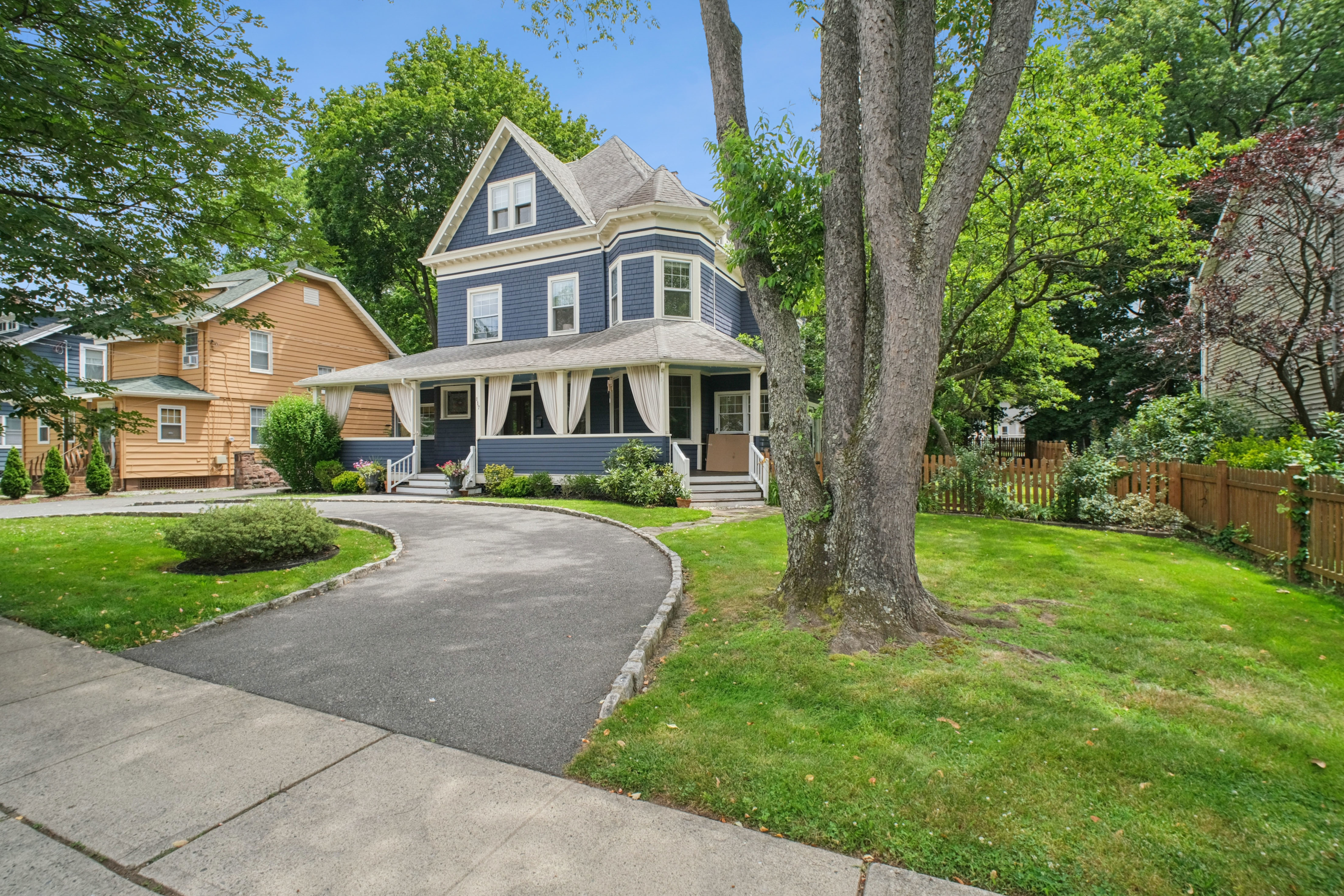 117 Willowdale Avenue 