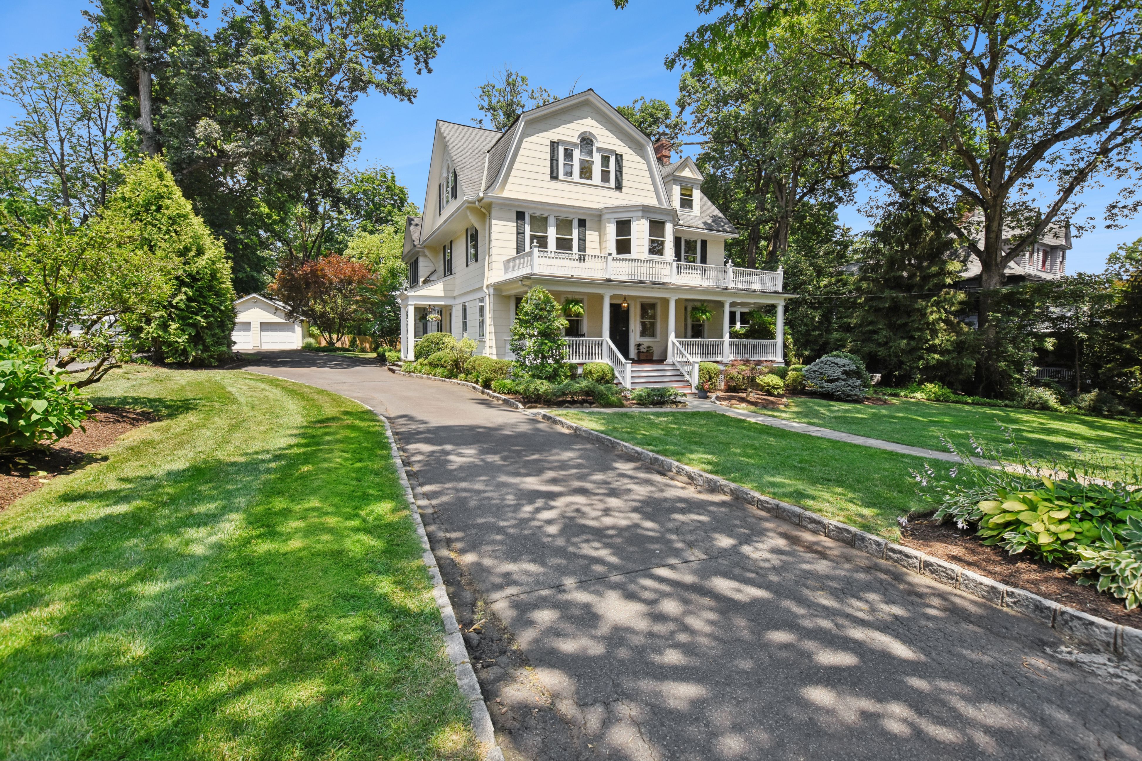39 Oakridge Avenue 