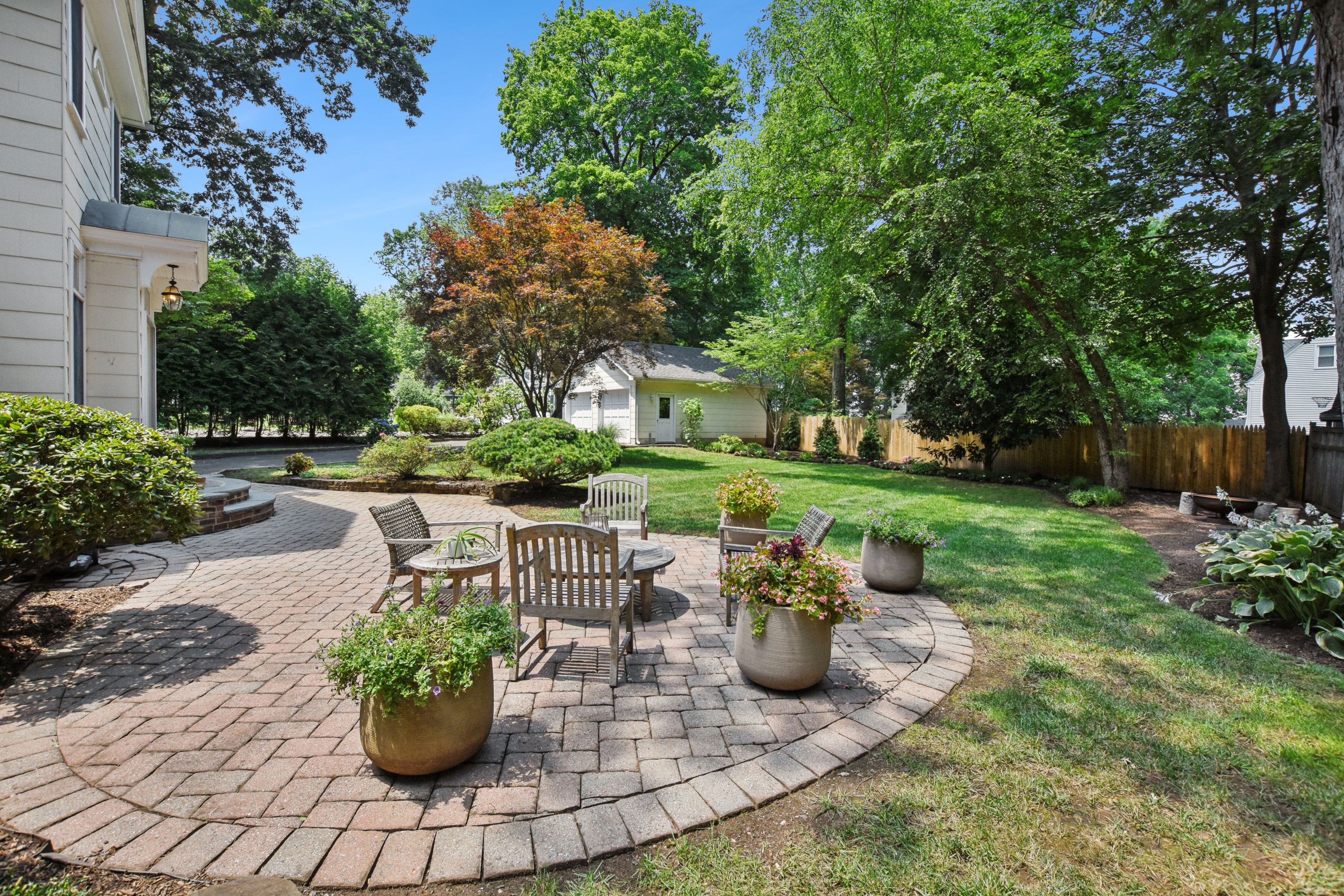 39 Oakridge Avenue 