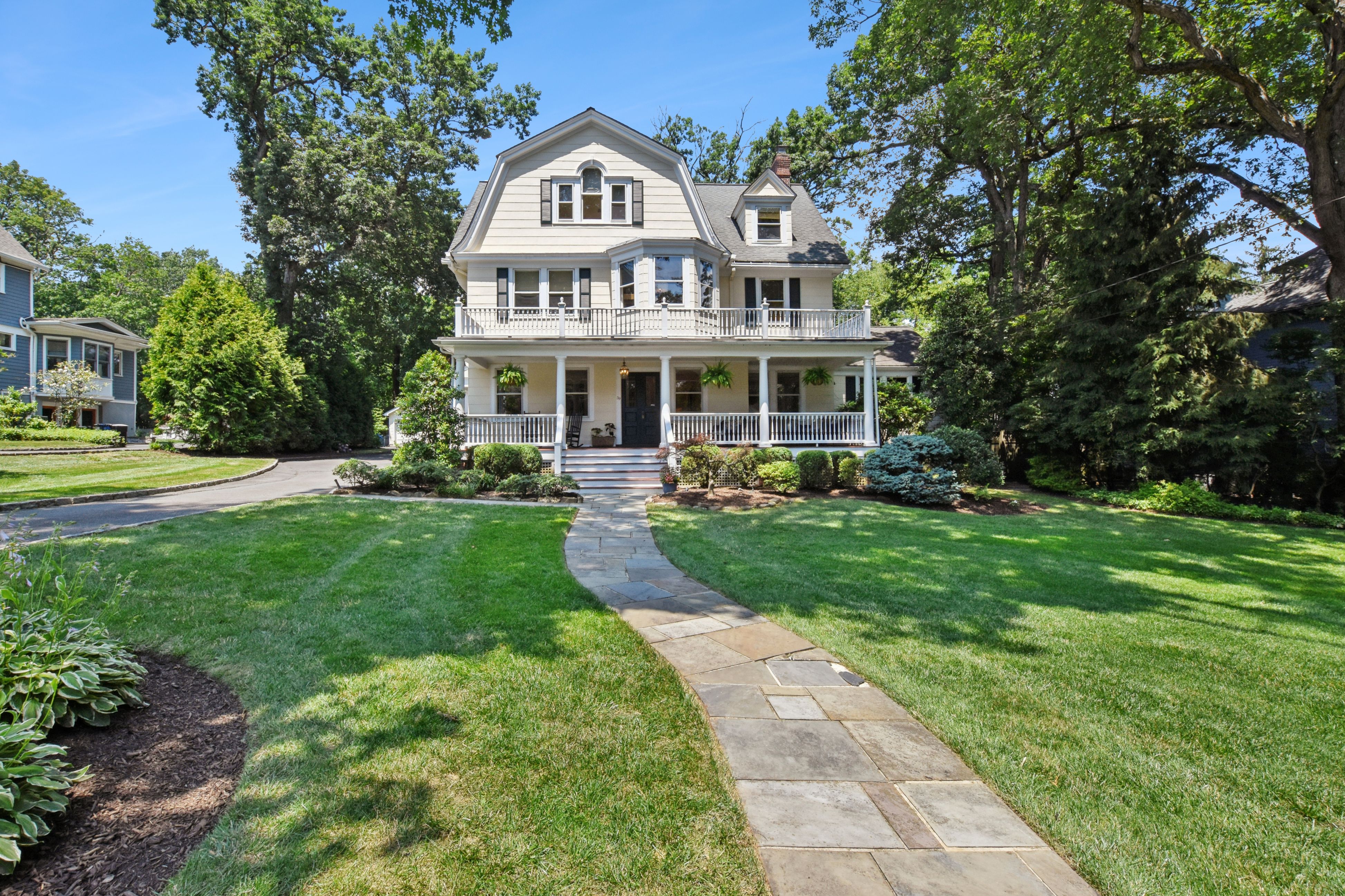 39 Oakridge Avenue 