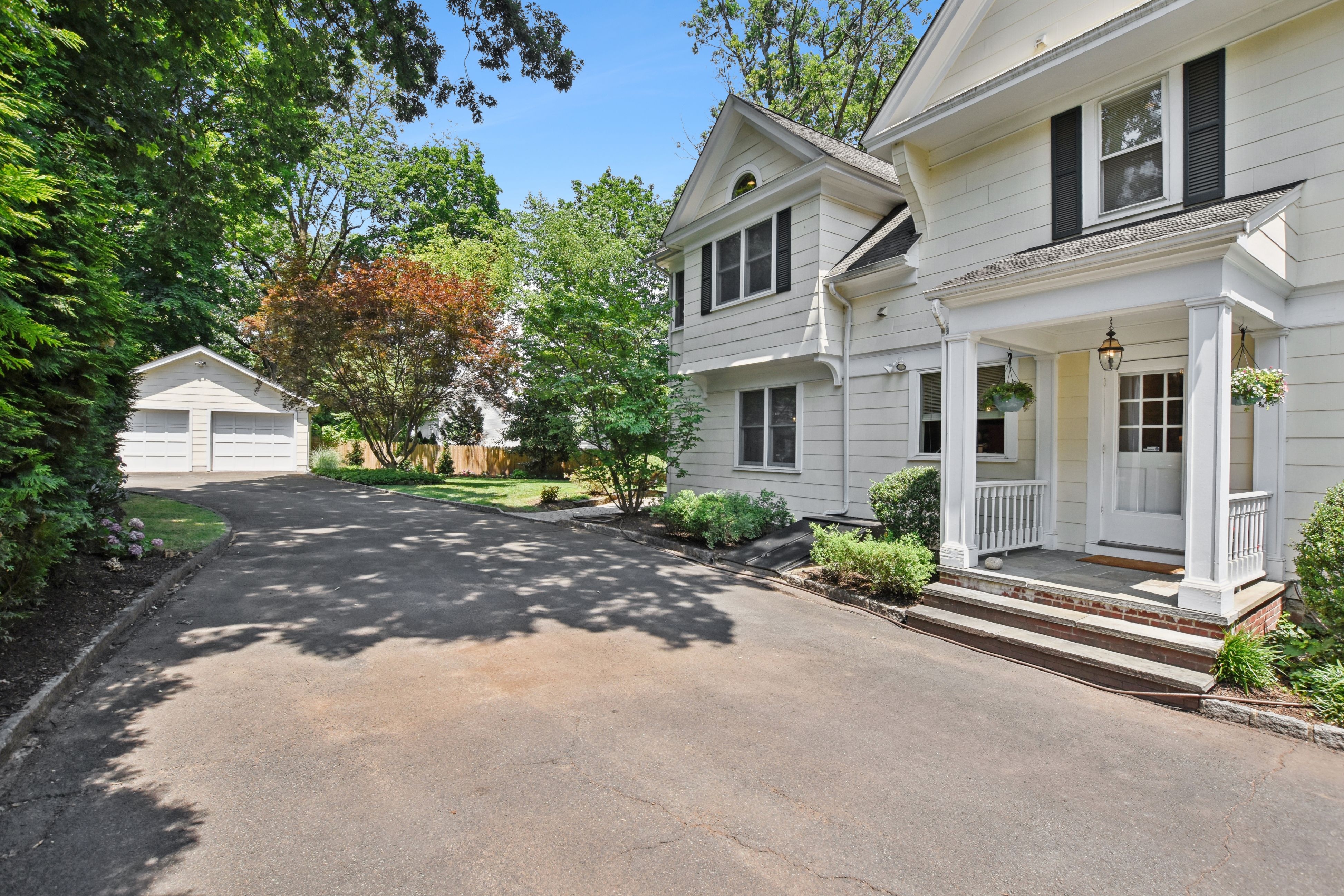 39 Oakridge Avenue 