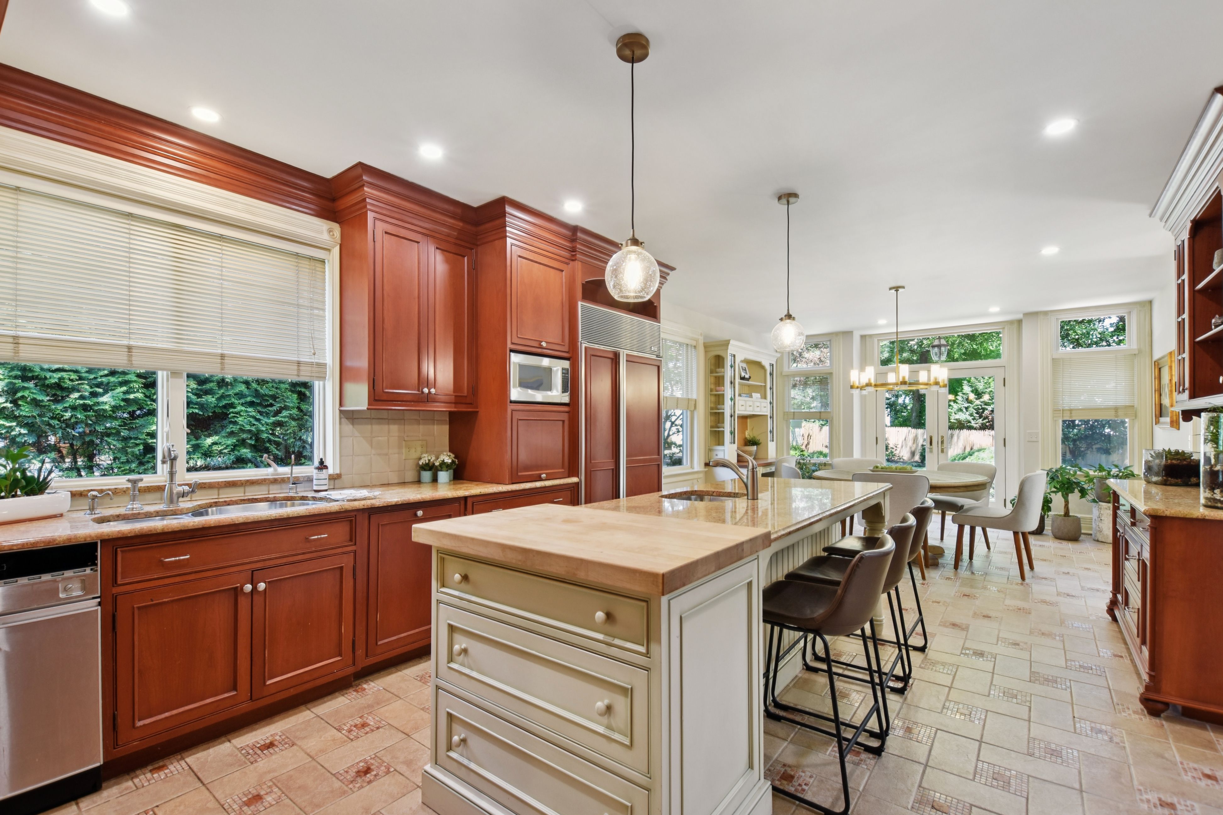 39 Oakridge Avenue 