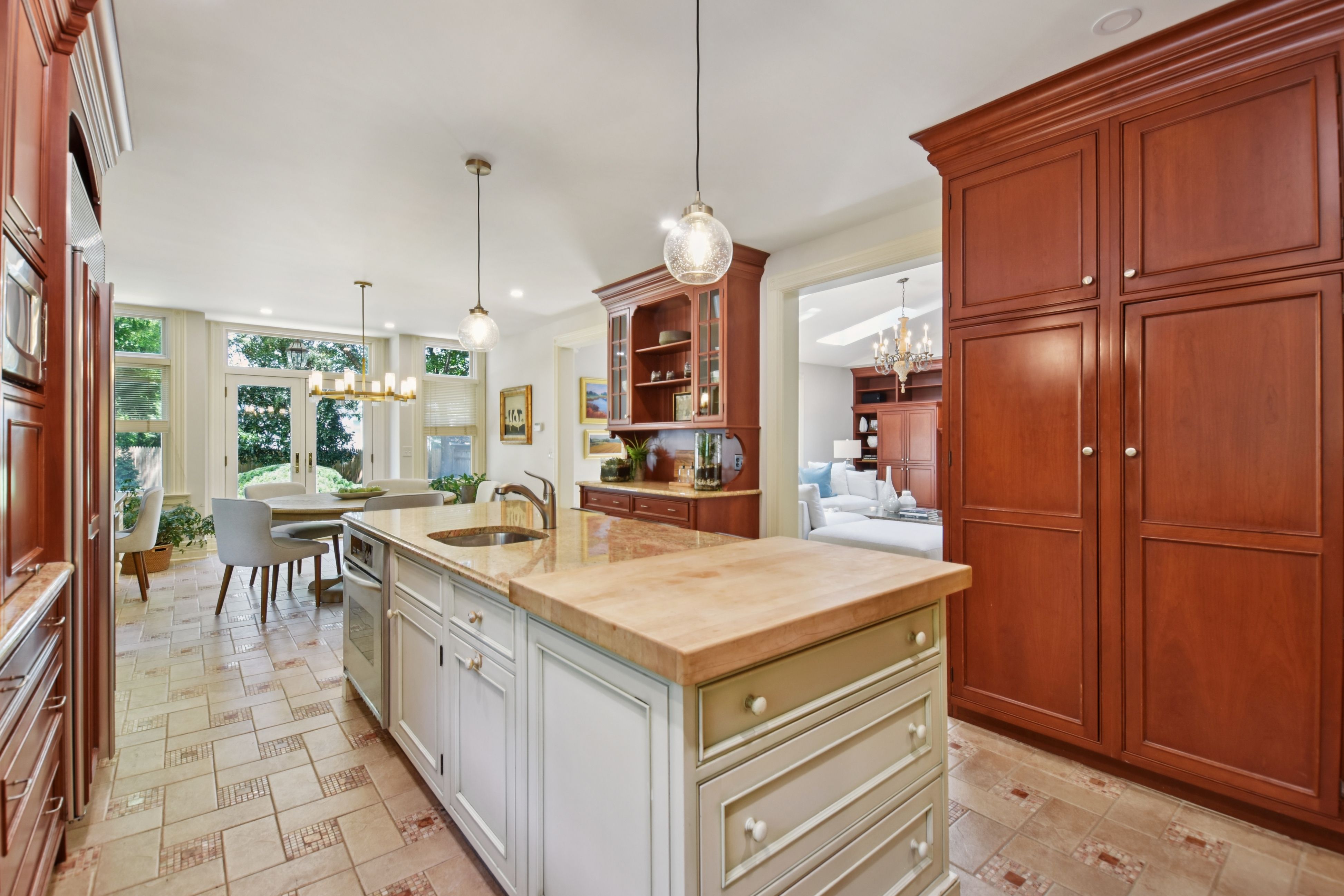 39 Oakridge Avenue 