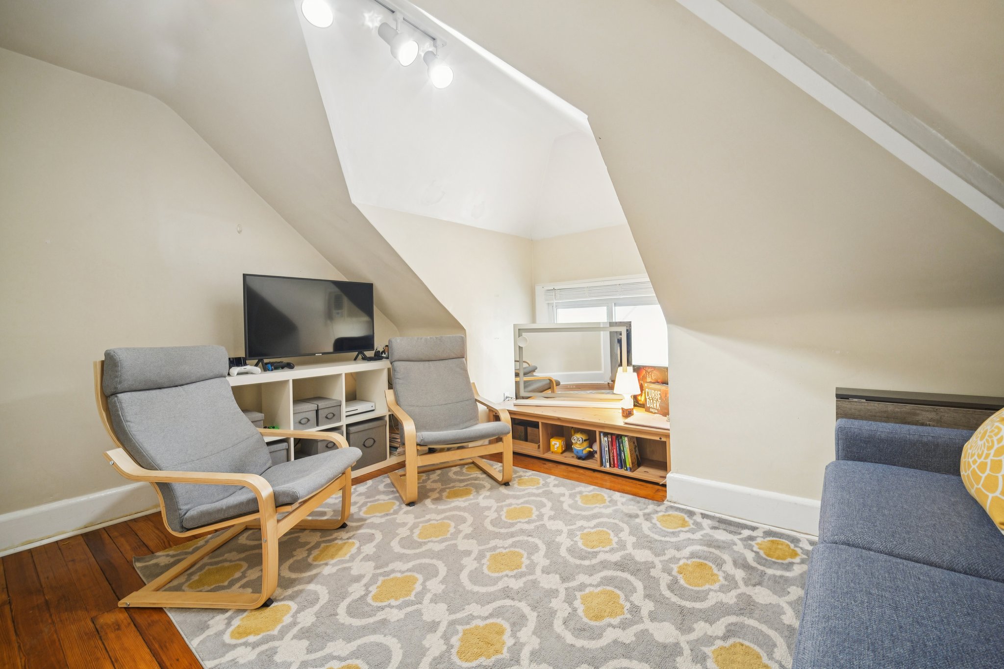 124 Midland Avenue Unit 2